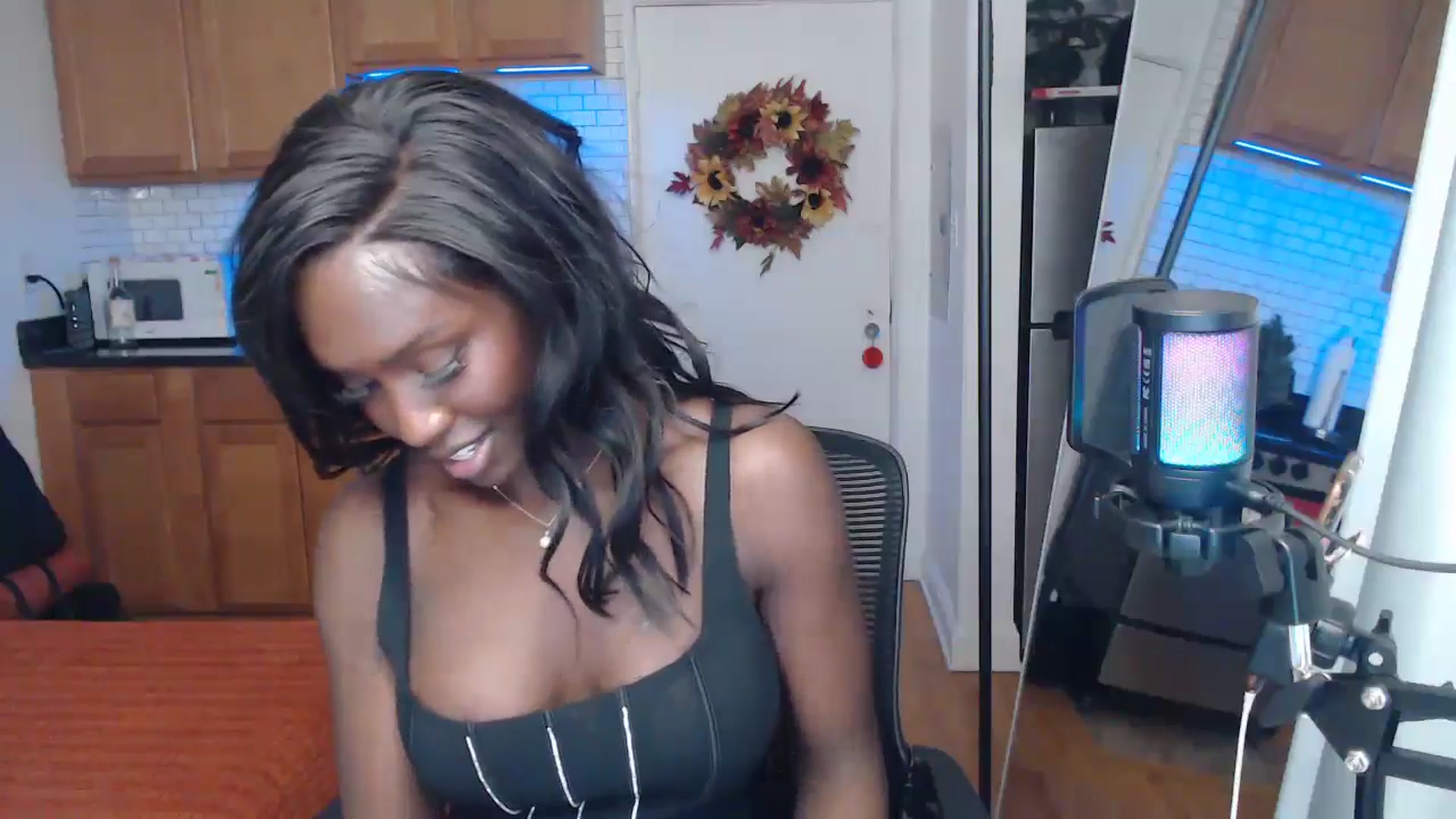 Gallery image thumbnail from xia_wrld's myfreecams stream on, 12/18/2024, 07:07 image 16 of 20
