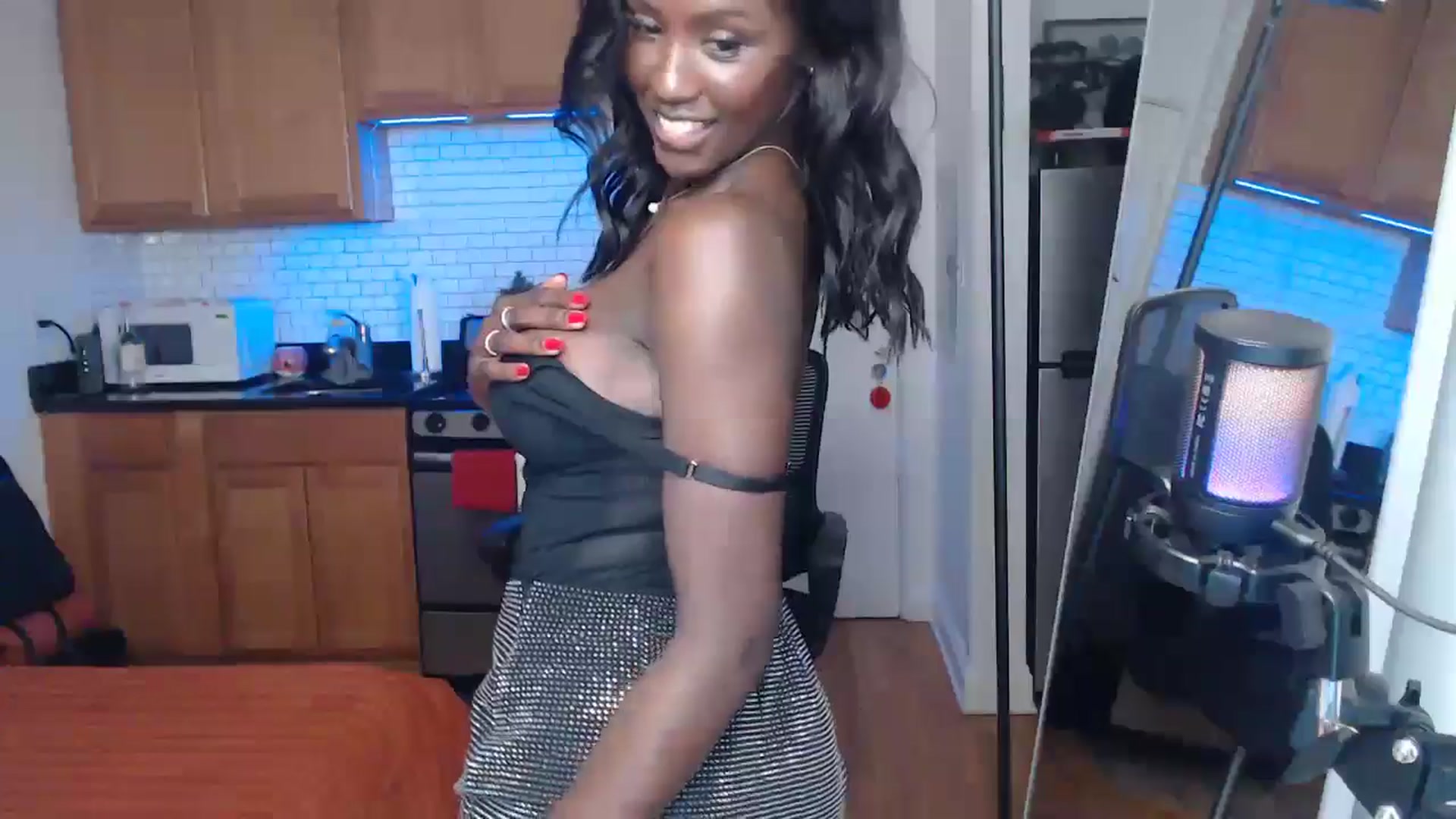 Gallery image thumbnail from xia_wrld's myfreecams stream on, 12/18/2024, 07:07 image 2 of 20