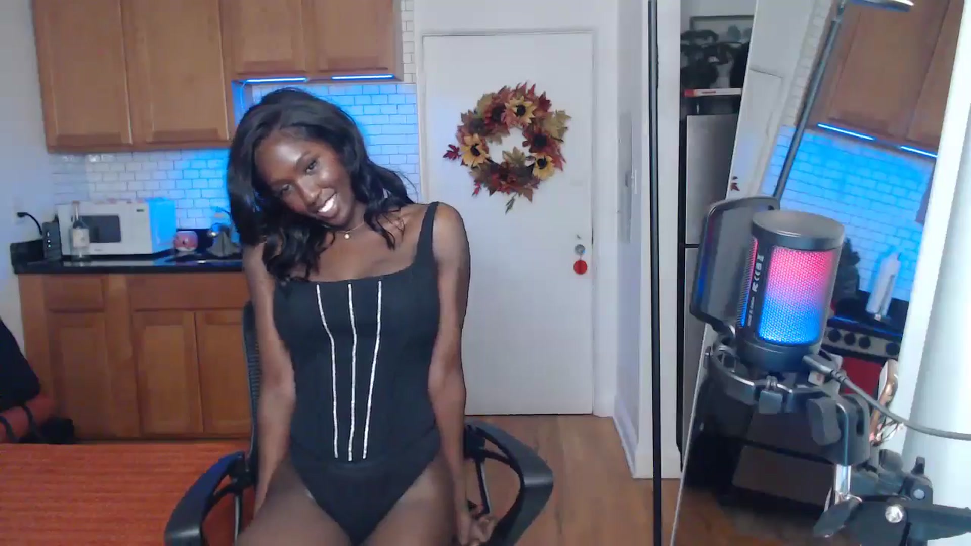 Gallery image thumbnail from xia_wrld's myfreecams stream on, 12/18/2024, 07:07 image 7 of 20
