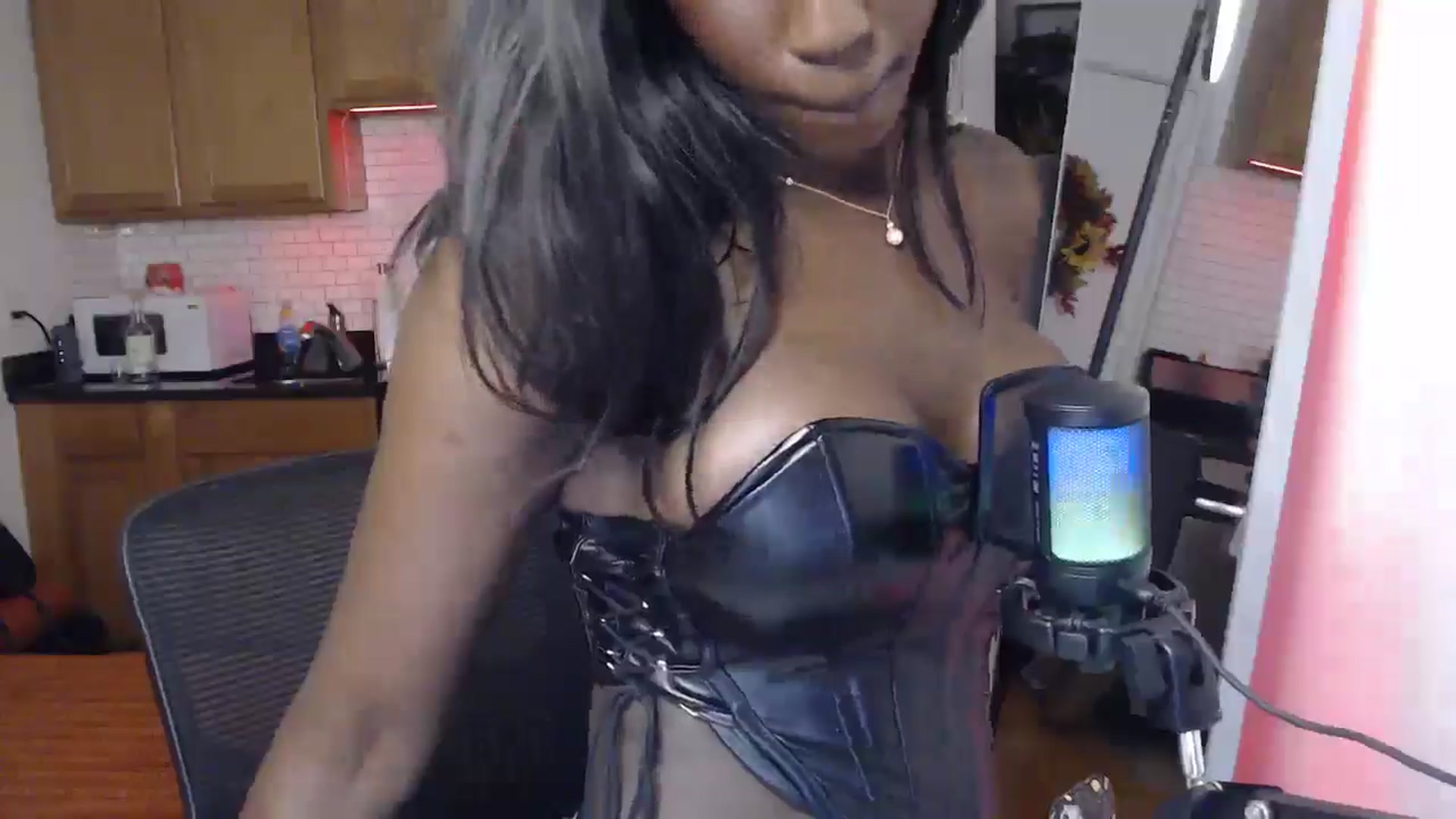 Gallery image thumbnail from xia_wrld's myfreecams stream on, 12/20/2024, 06:01 image 2 of 20