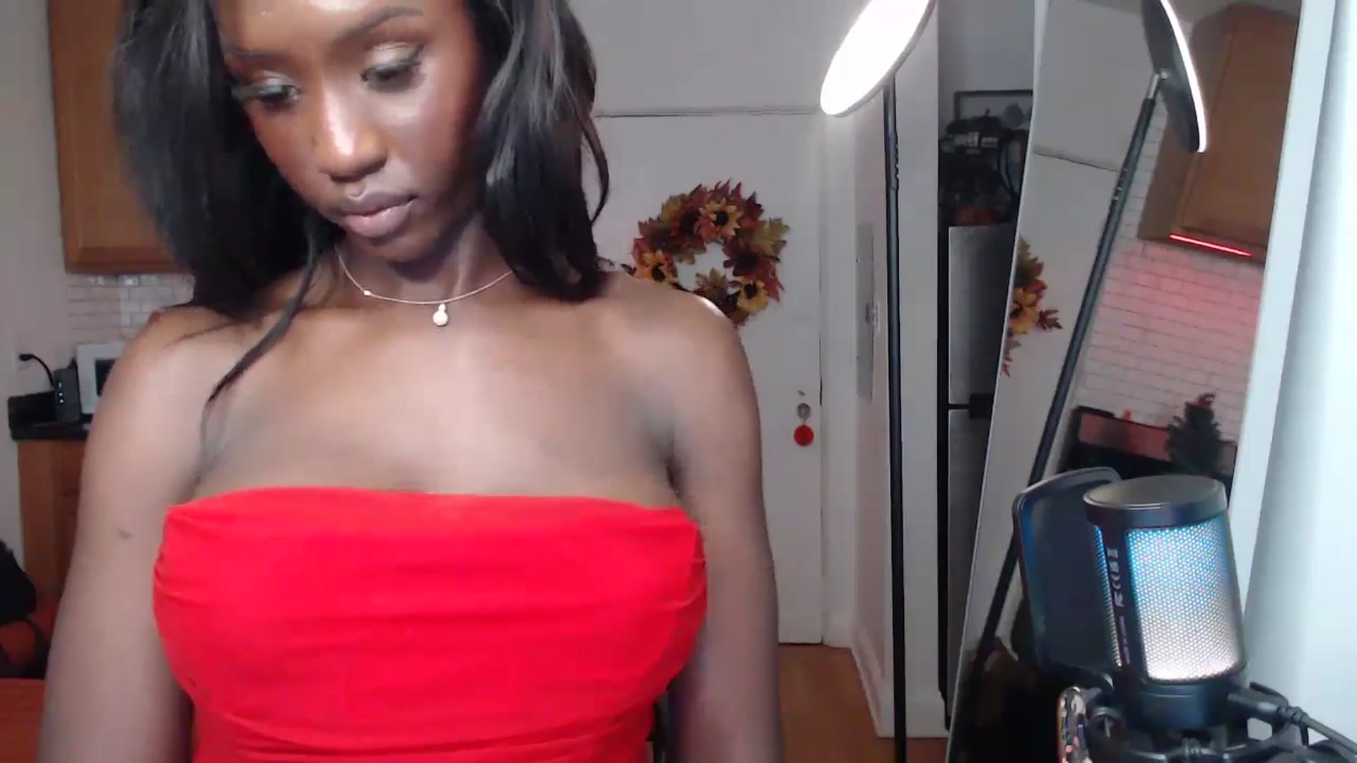 Gallery image thumbnail from xia_wrld's myfreecams stream on, 12/21/2024, 06:58 image 12 of 20