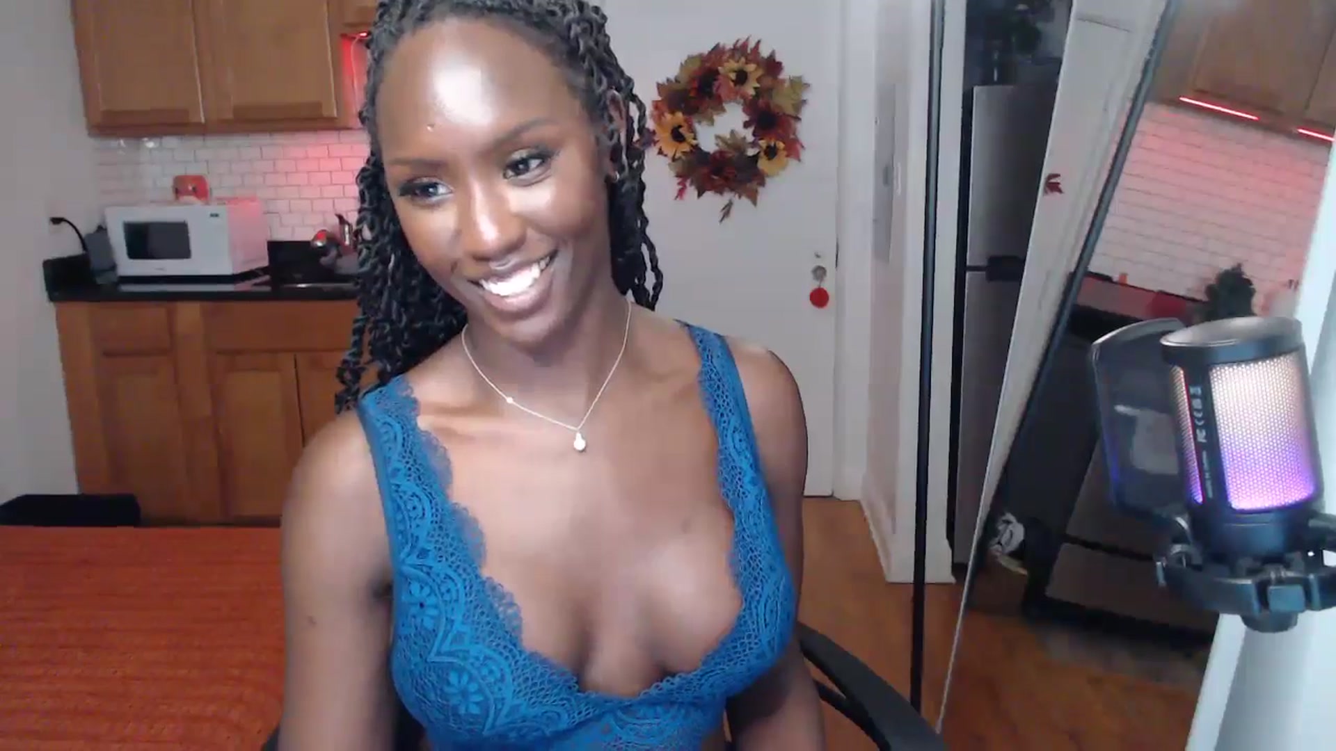 Gallery image thumbnail from xia_wrld's myfreecams stream on, 12/30/2024, 07:54 image 10 of 20