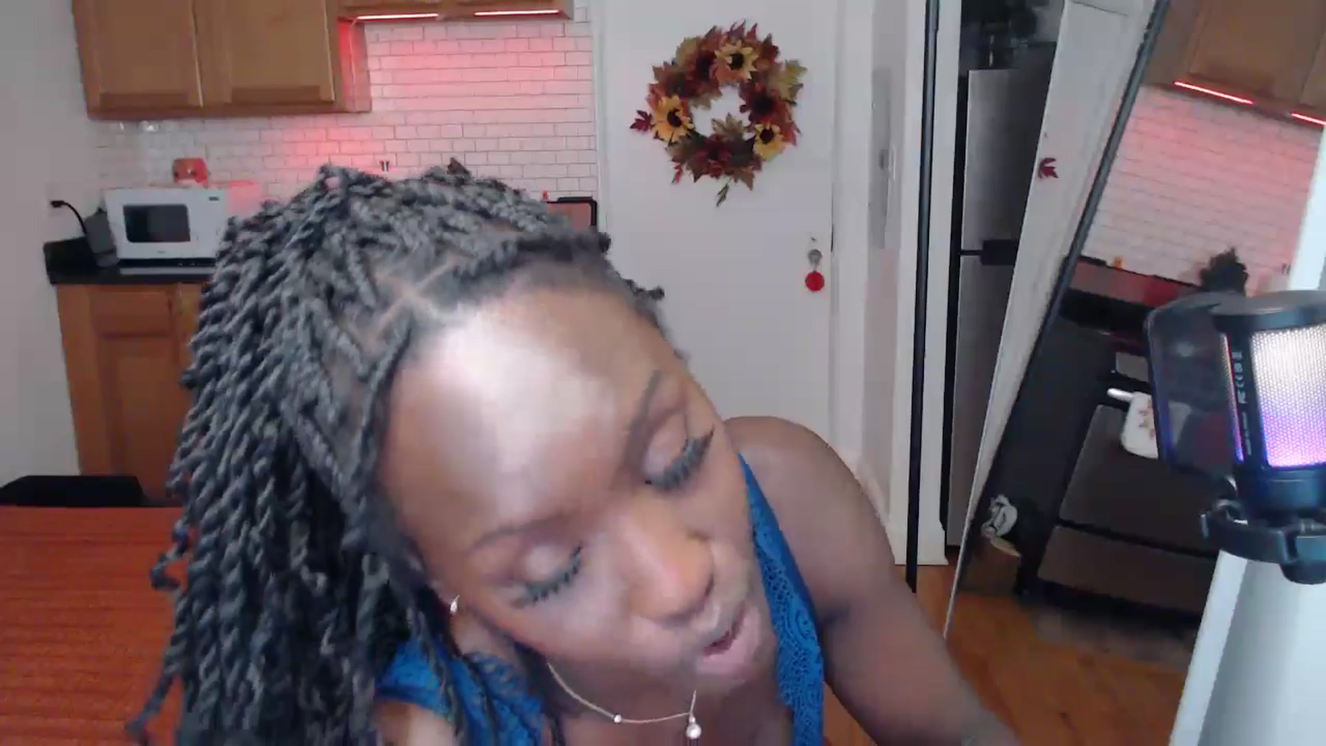 Gallery image thumbnail from xia_wrld's myfreecams stream on, 12/30/2024, 07:54 image 16 of 20