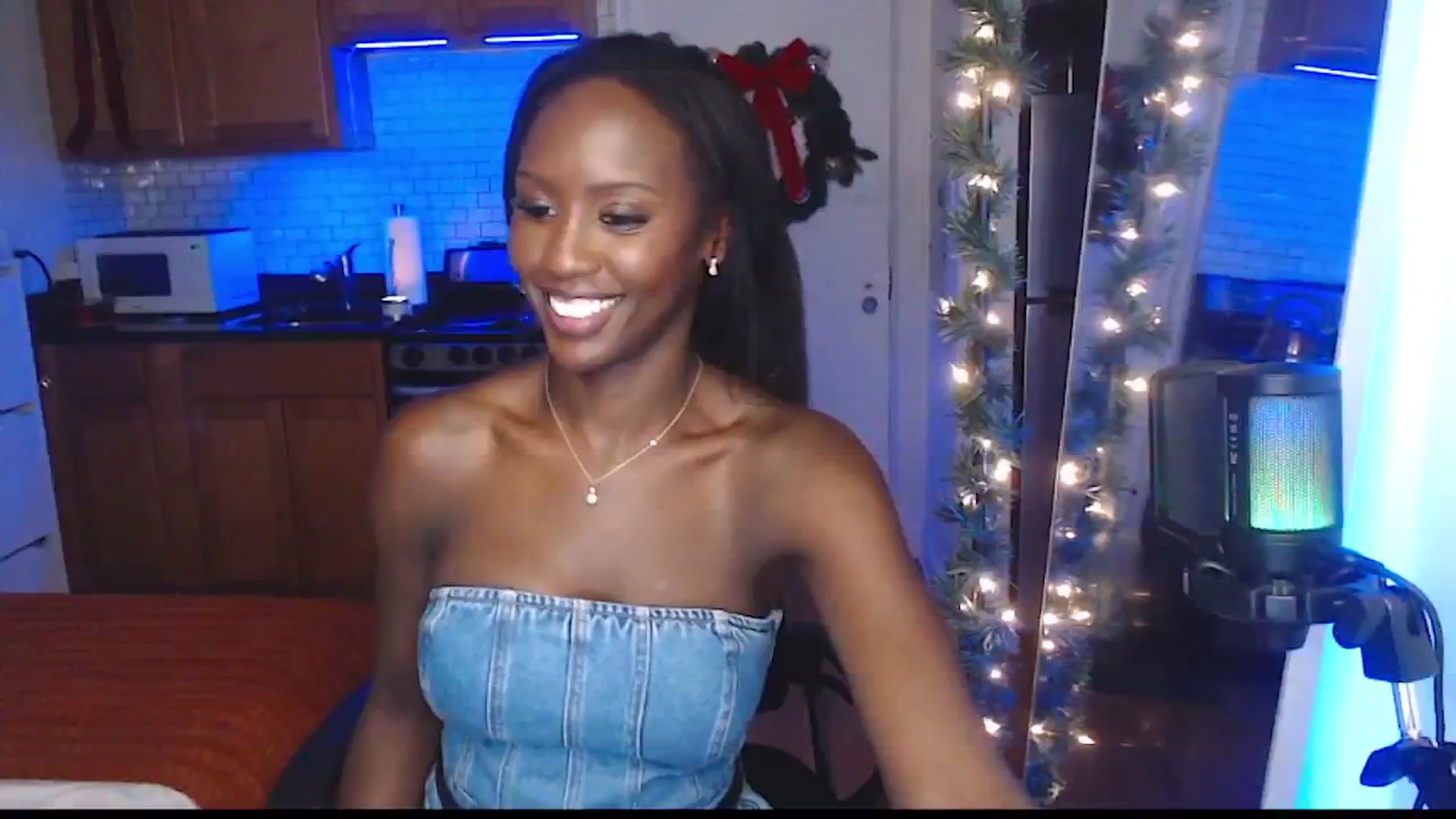 Gallery image thumbnail from xia_wrld's myfreecams stream on, 12/17/2025, 06:01 image 4 of 20