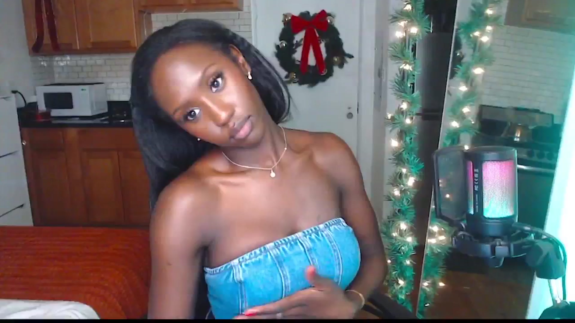Gallery image thumbnail from xia_wrld's myfreecams stream on, 12/17/2025, 06:01 image 13 of 20