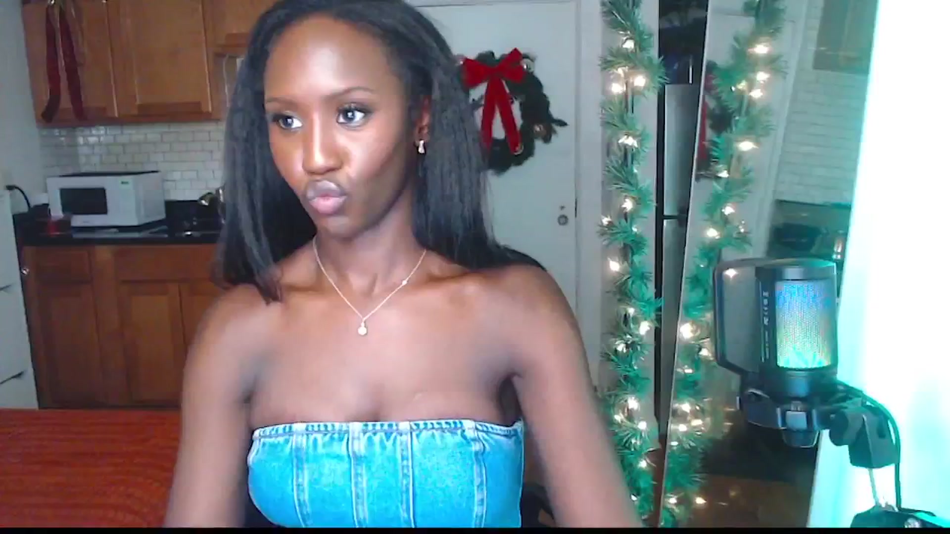 Gallery image thumbnail from xia_wrld's myfreecams stream on, 12/17/2025, 06:01 image 7 of 20