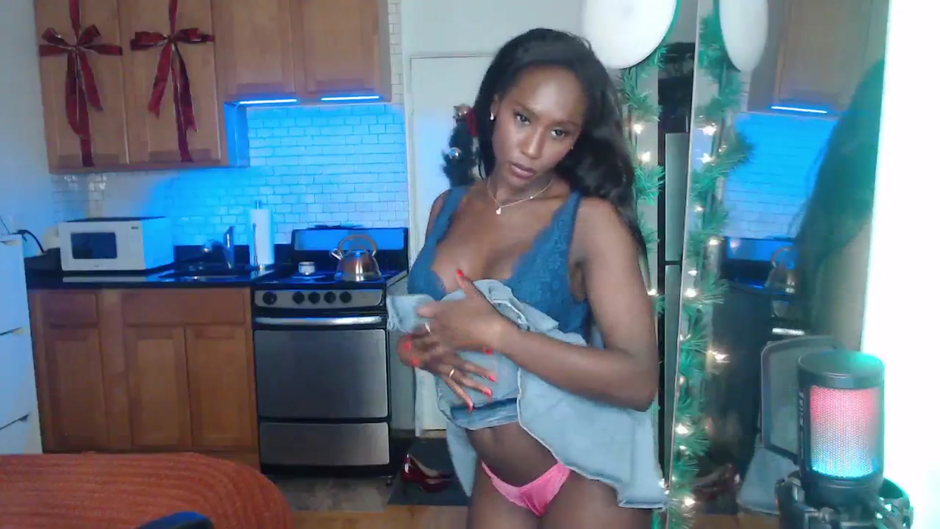 Gallery image thumbnail from xia_wrld's myfreecams stream on, 12/21/2025, 08:12 image 5 of 20