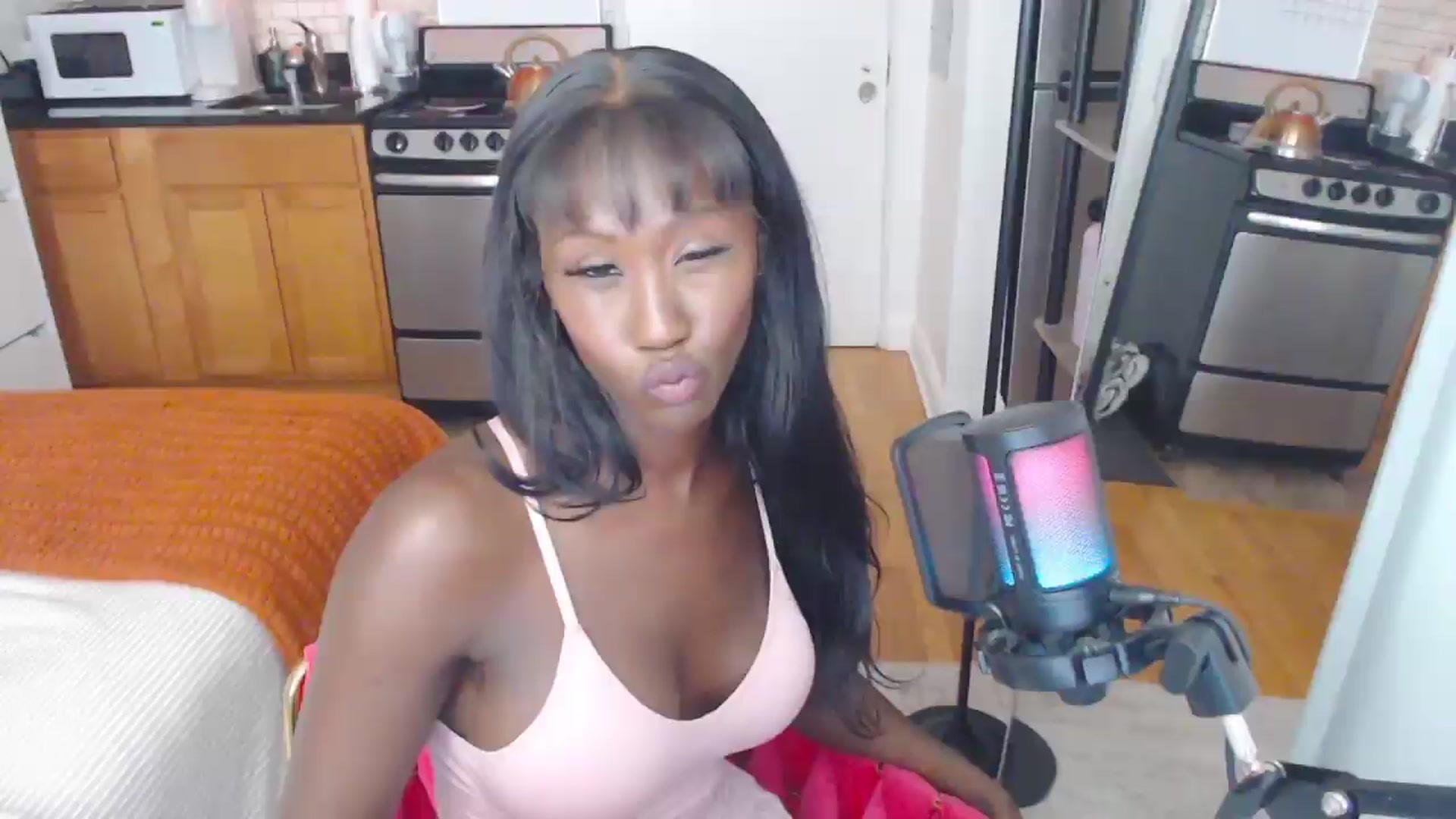 Gallery image thumbnail from xia_wrld's myfreecams stream on, 08/18/2026, 24:03 image 2 of 20