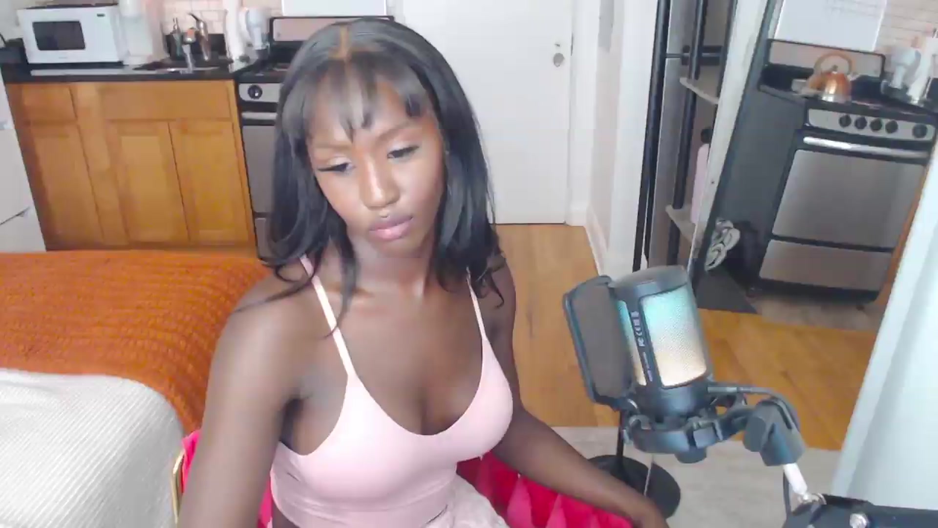 Gallery image thumbnail from xia_wrld's myfreecams stream on, 08/18/2026, 24:03 image 3 of 20