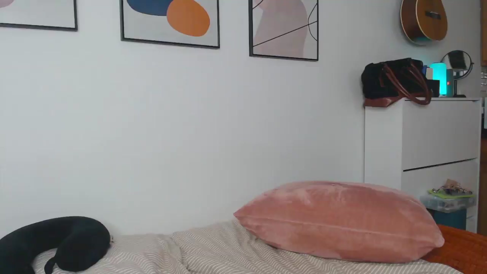 Gallery image thumbnail from xia_wrld's myfreecams stream on, 08/19/2026, 04:22 image 15 of 20