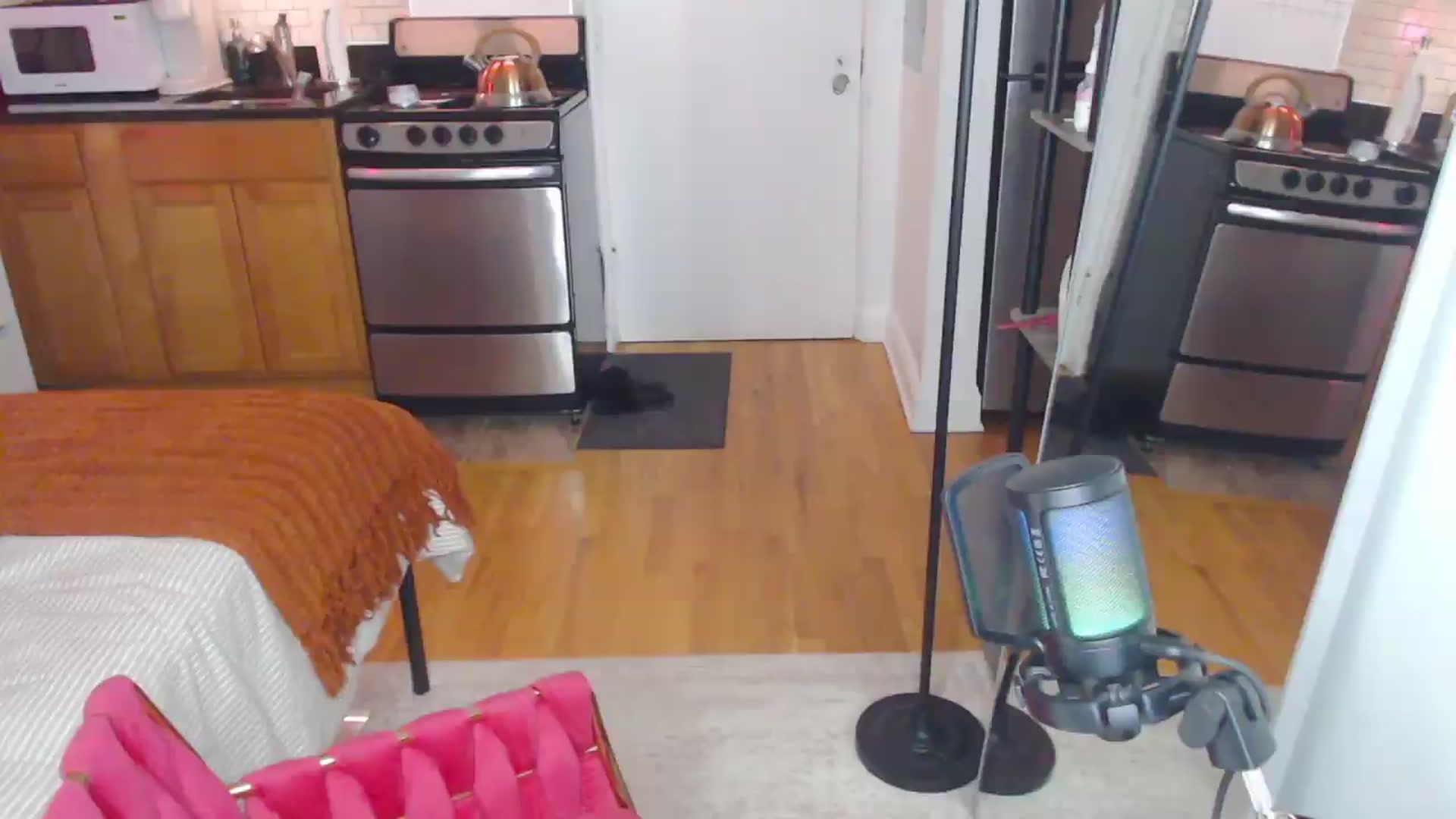Gallery image thumbnail from xia_wrld's myfreecams stream on, 08/21/2026, 04:38 image 12 of 20