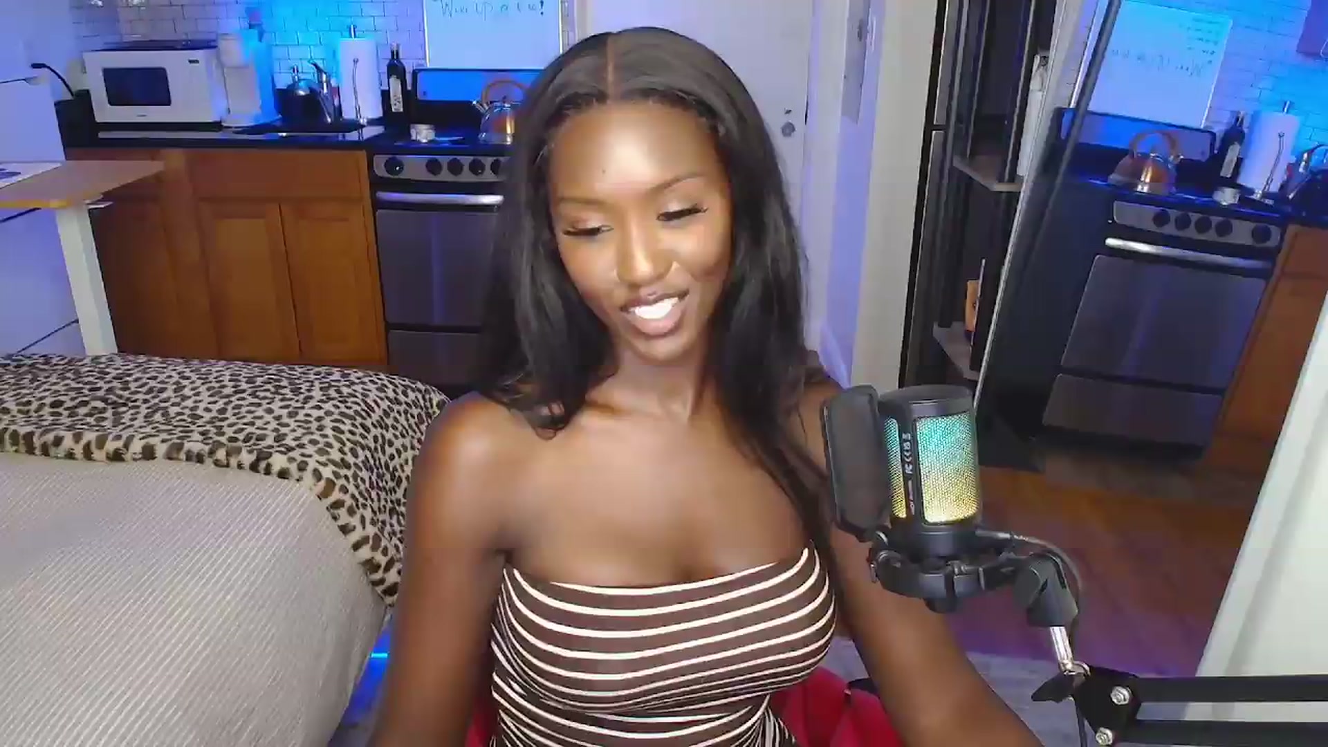 Gallery image thumbnail from xia_wrld's myfreecams stream on, 09/19/2026, 06:08 image 8 of 20
