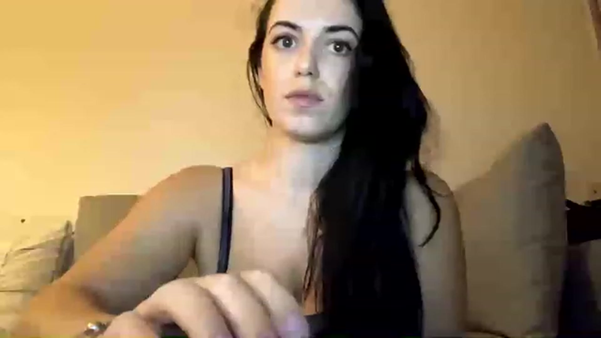 Gallery image thumbnail from xoxEmilyxoxx's myfreecams stream on, 11/16/2022, 01:08 image 19 of 20