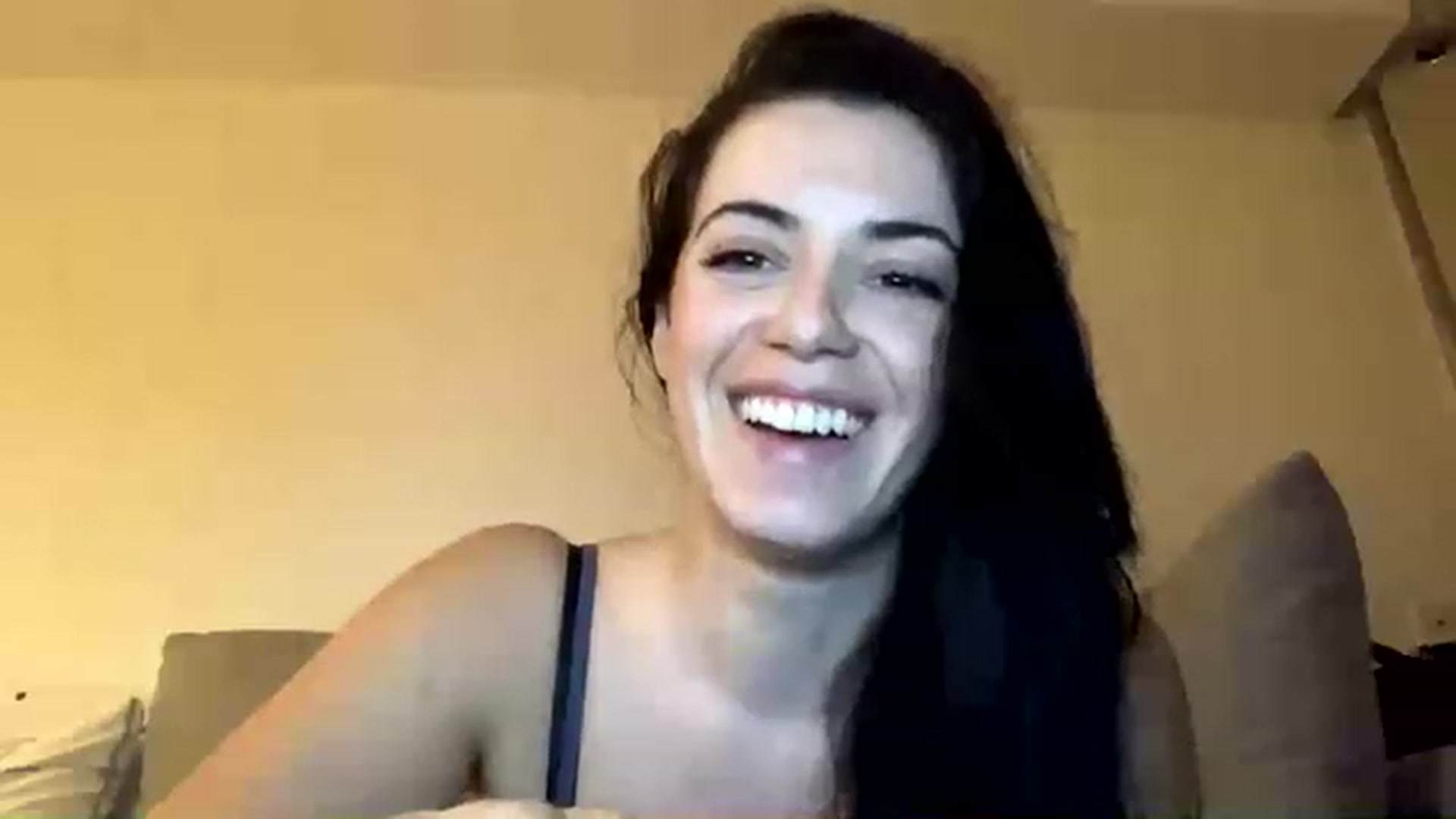 Gallery image thumbnail from xoxEmilyxoxx's myfreecams stream on, 11/16/2022, 01:51 image 18 of 20