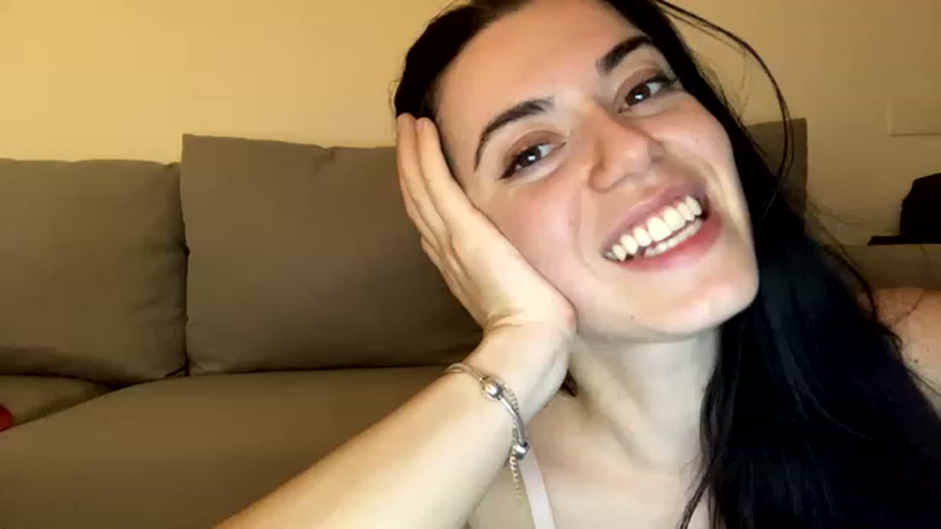 Gallery image thumbnail from xoxEmilyxoxx's myfreecams stream on, 11/21/2022, 04:51 image 17 of 20