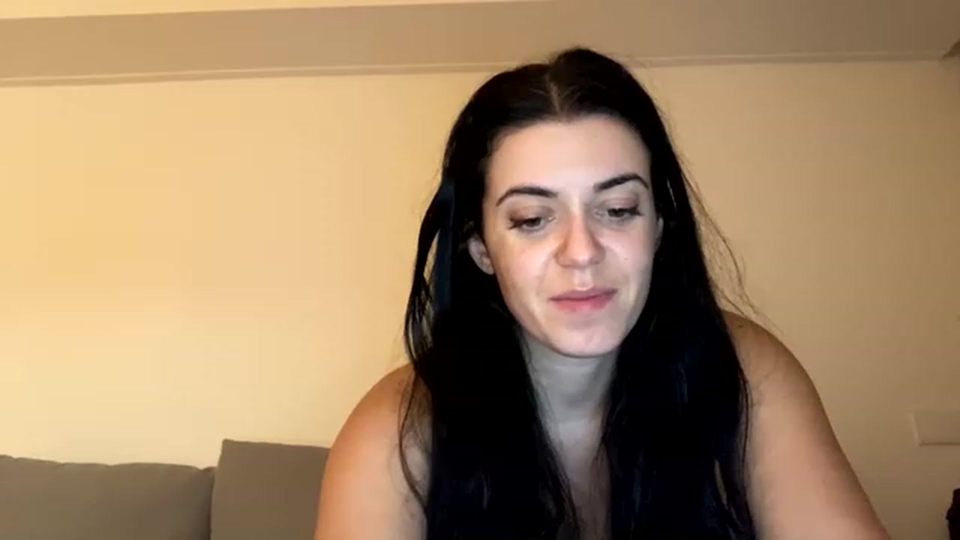 Gallery image thumbnail from xoxEmilyxoxx's myfreecams stream on, 11/21/2022, 05:27 image 13 of 20