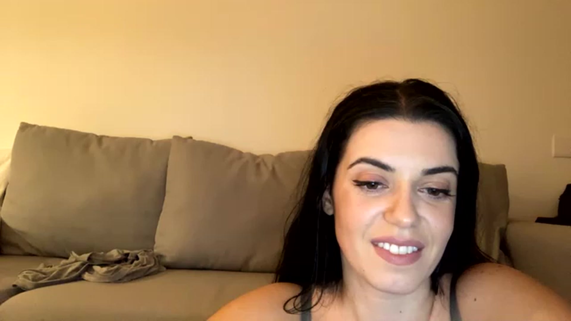 Gallery image thumbnail from xoxEmilyxoxx's myfreecams stream on, 11/22/2022, 01:57 image 20 of 20