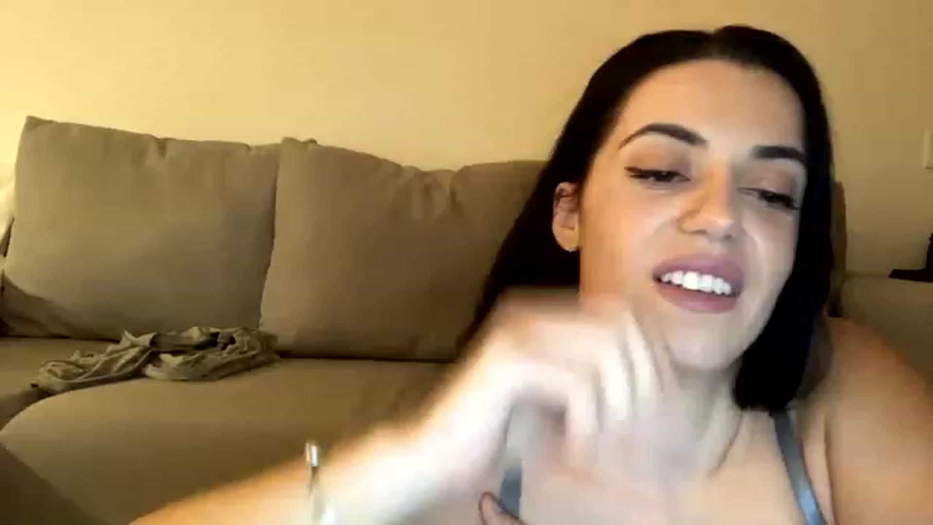 Gallery image thumbnail from xoxEmilyxoxx's myfreecams stream on, 11/22/2022, 01:57 image 6 of 20