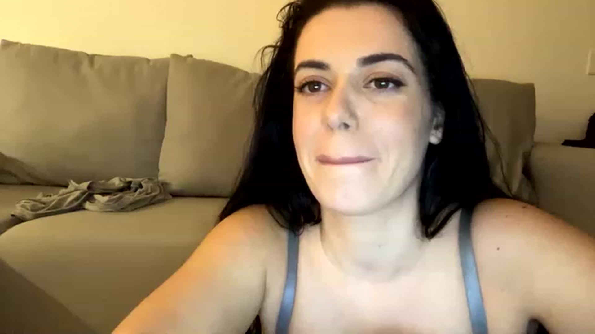 Gallery image thumbnail from xoxEmilyxoxx's myfreecams stream on, 11/22/2022, 01:57 image 9 of 20