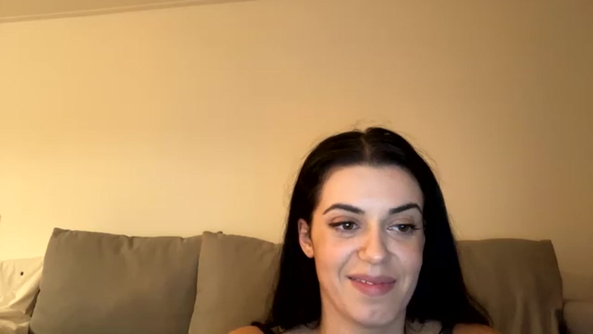 Gallery image thumbnail from xoxEmilyxoxx's myfreecams stream on, 11/22/2022, 02:44 image 10 of 20