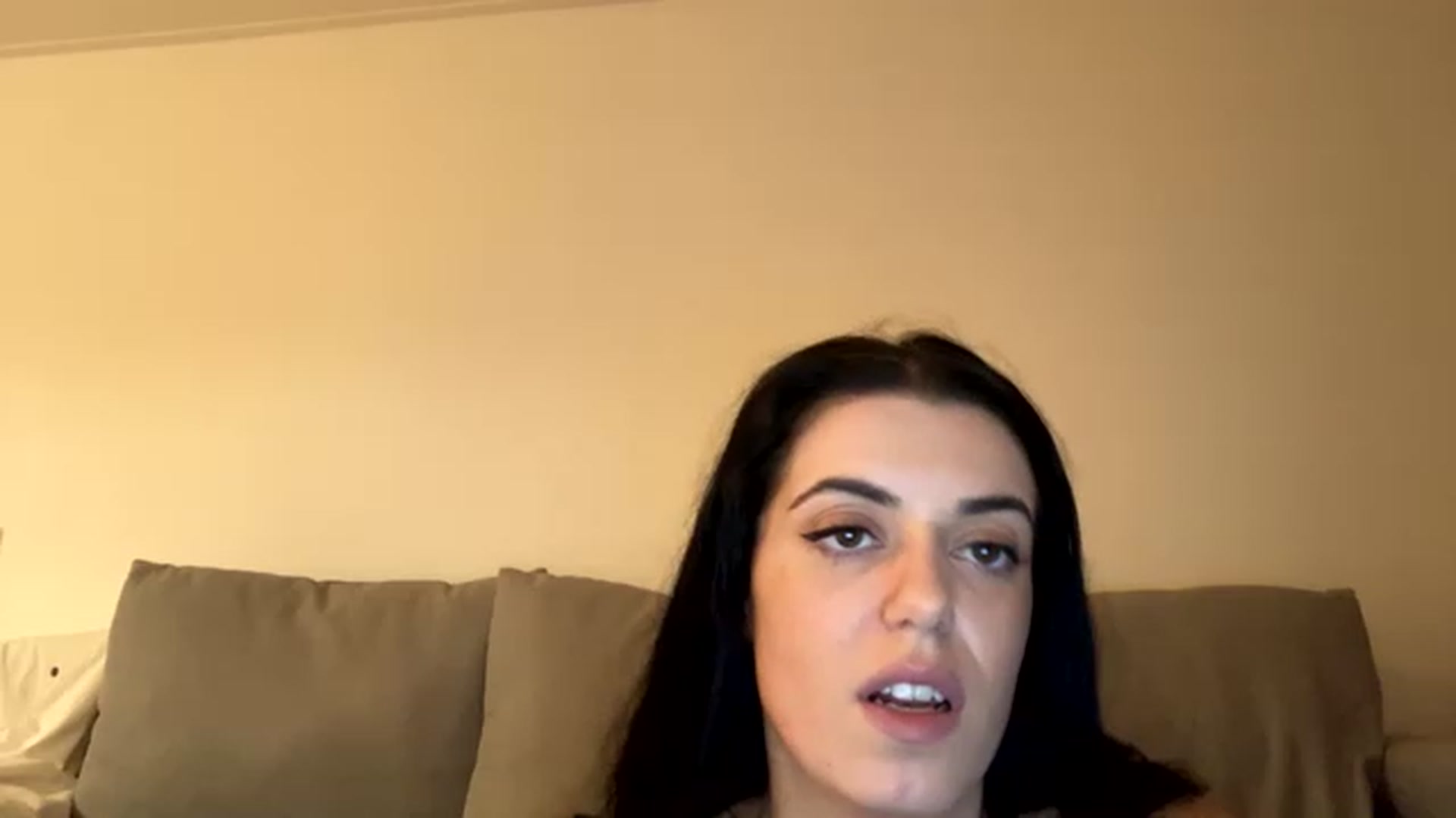 Gallery image thumbnail from xoxEmilyxoxx's myfreecams stream on, 11/22/2022, 02:44 image 11 of 20