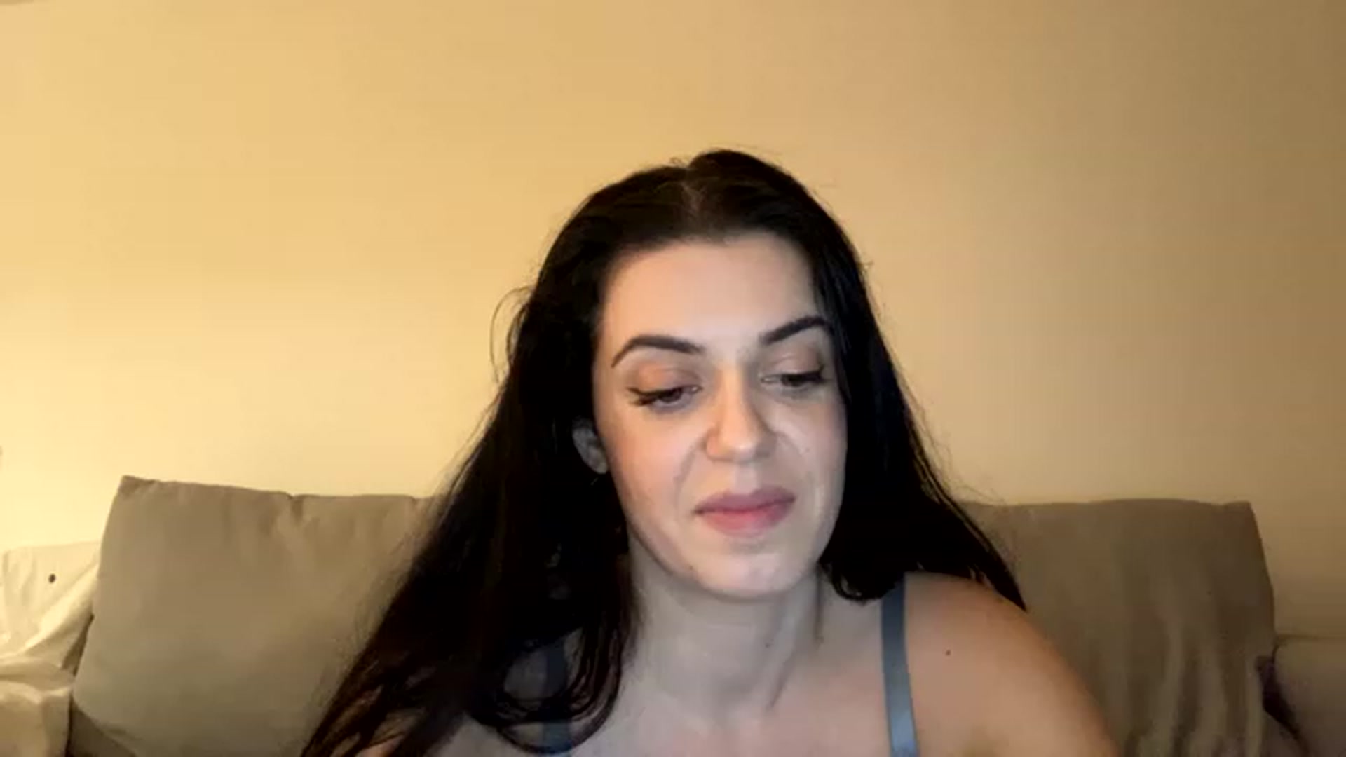 Gallery image thumbnail from xoxEmilyxoxx's myfreecams stream on, 11/22/2022, 02:44 image 1 of 20
