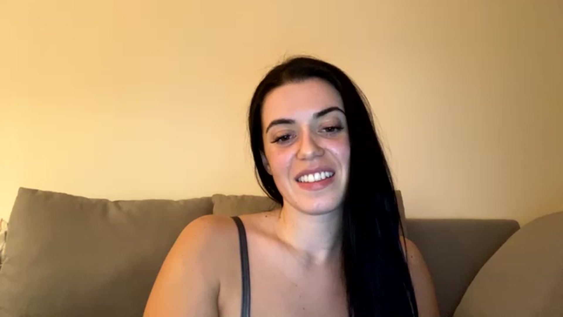 Gallery image thumbnail from xoxEmilyxoxx's myfreecams stream on, 11/25/2022, 01:20 image 9 of 20