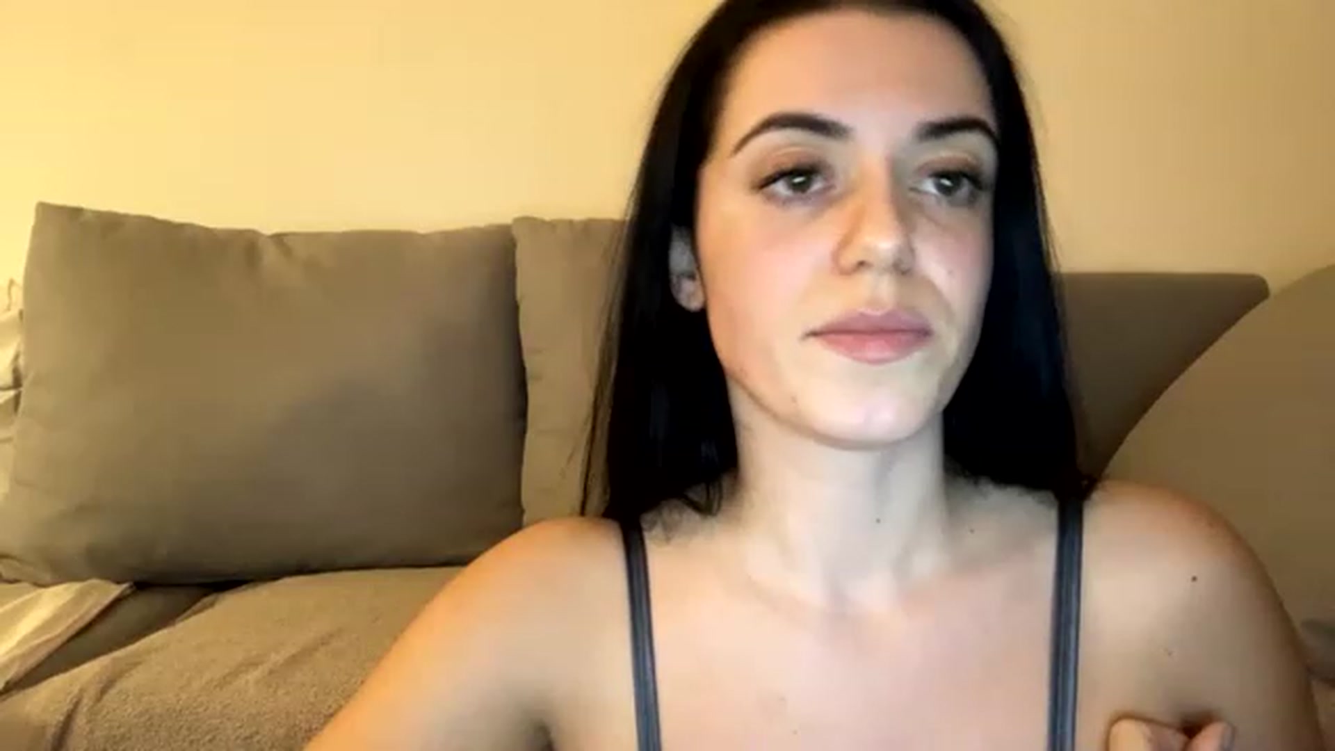 Gallery image thumbnail from xoxEmilyxoxx's myfreecams stream on, 11/25/2022, 01:20 image 11 of 20