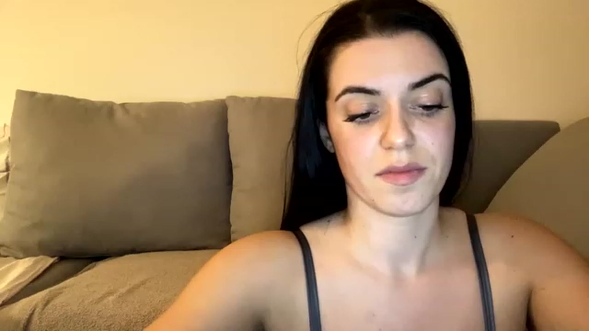 Gallery image thumbnail from xoxEmilyxoxx's myfreecams stream on, 11/25/2022, 01:20 image 14 of 20