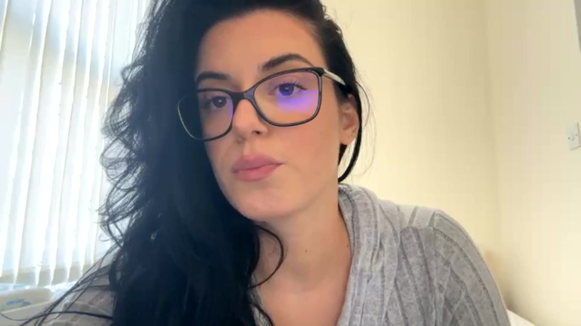 Gallery image thumbnail from xoxEmilyxoxx's myfreecams stream on, 09/11/2024, 15:33 image 17 of 20