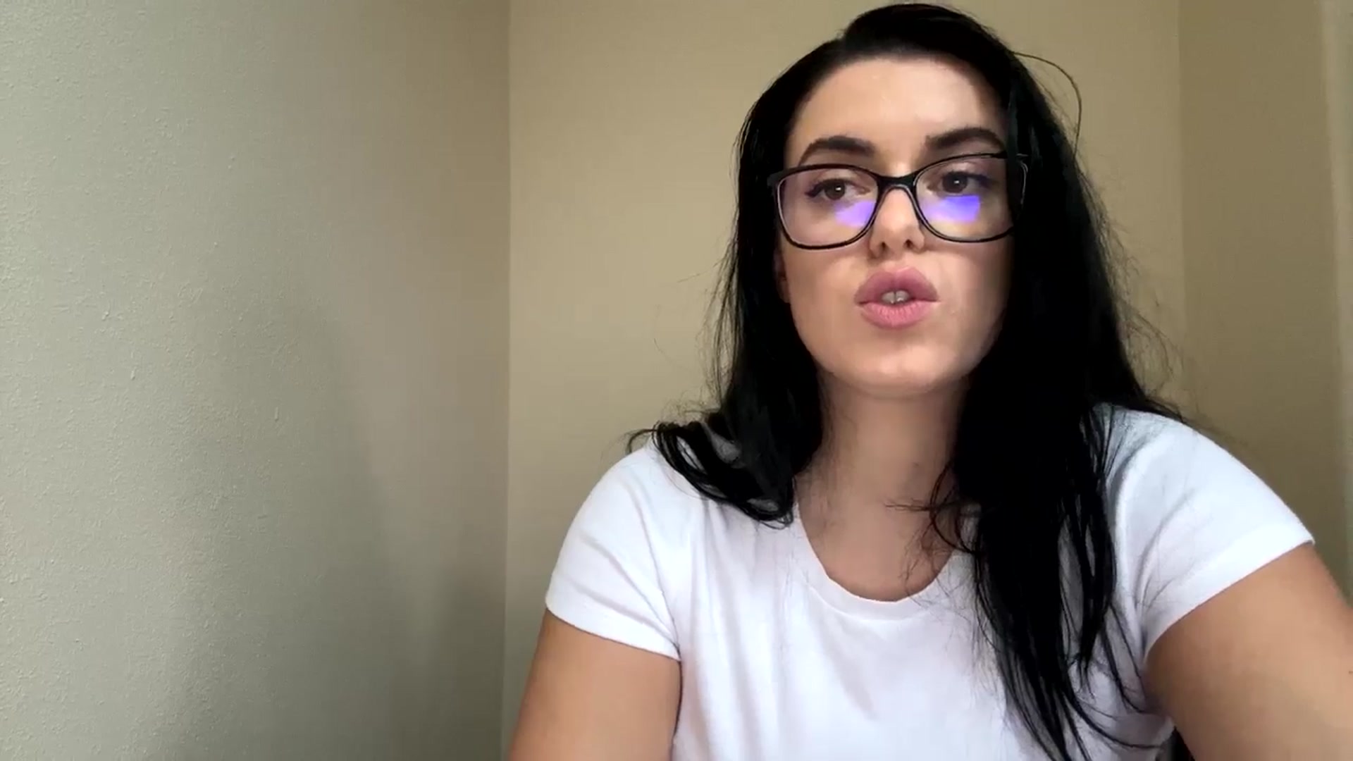 Gallery image thumbnail from xoxEmilyxoxx's myfreecams stream on, 09/30/2024, 15:46 image 16 of 20