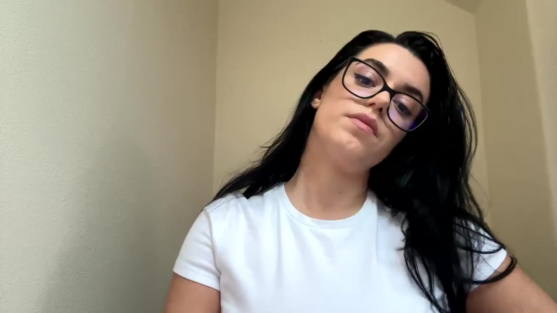 Gallery image thumbnail from xoxEmilyxoxx's myfreecams stream on, 09/30/2024, 15:46 image 11 of 20