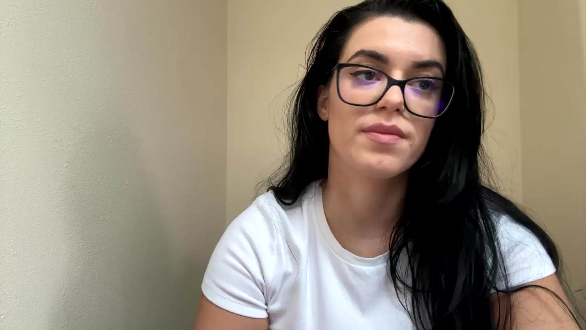 Gallery image thumbnail from xoxEmilyxoxx's myfreecams stream on, 09/30/2024, 15:46 image 8 of 20