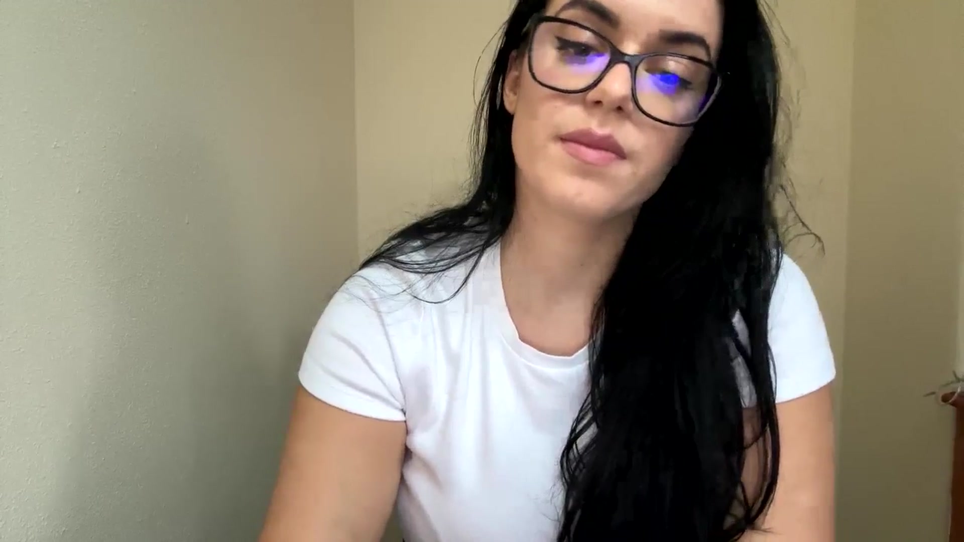 Gallery image thumbnail from xoxEmilyxoxx's myfreecams stream on, 09/30/2024, 15:46 image 13 of 20