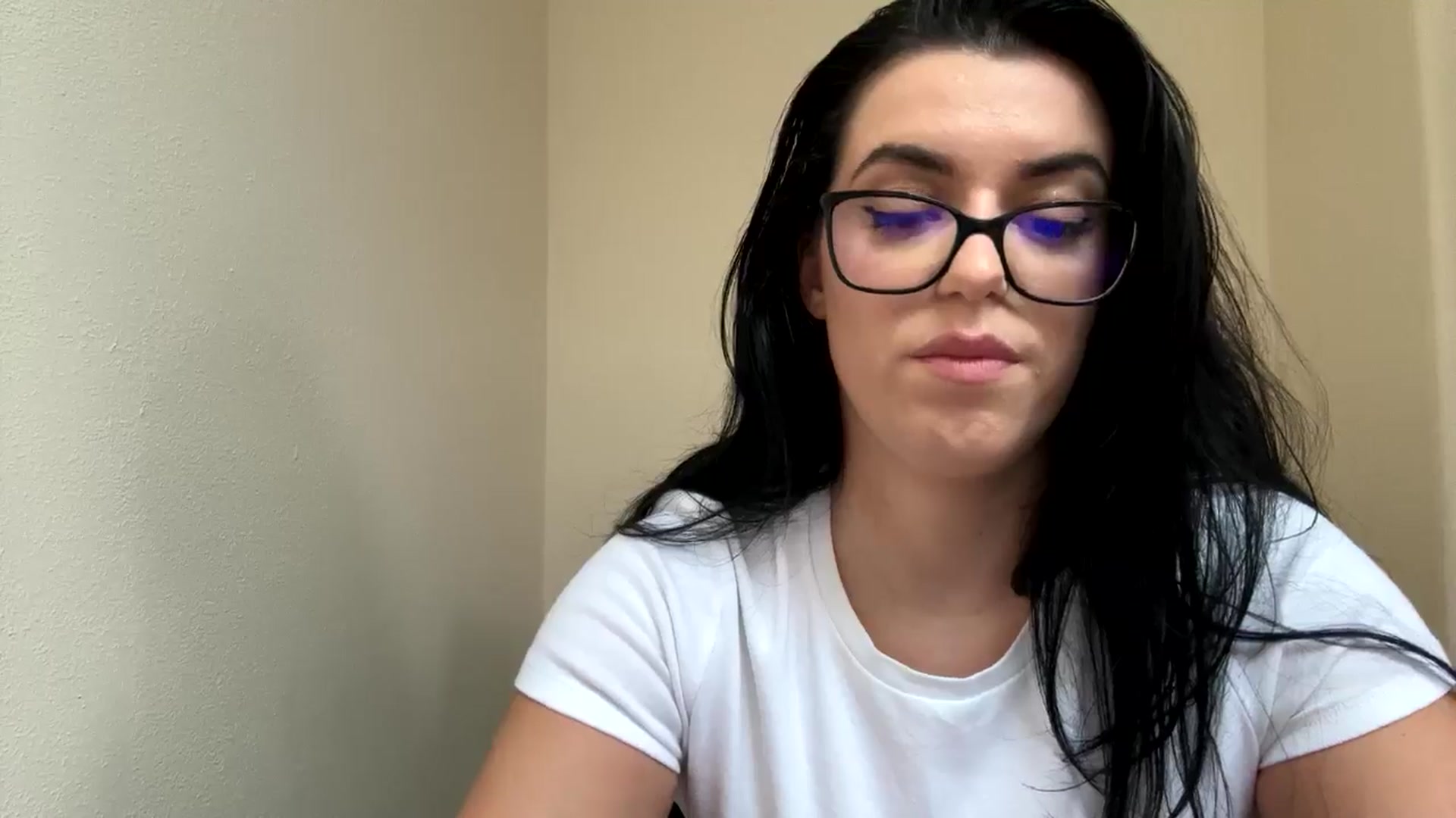 Gallery image thumbnail from xoxEmilyxoxx's myfreecams stream on, 09/30/2024, 15:46 image 10 of 20