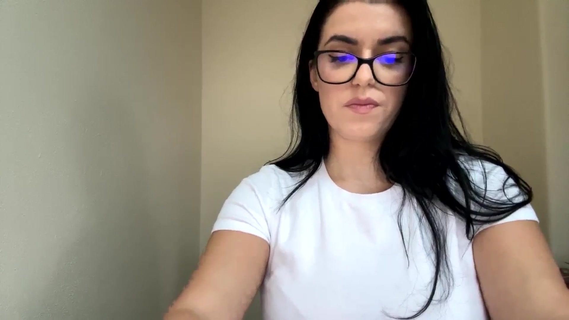 Gallery image thumbnail from xoxEmilyxoxx's myfreecams stream on, 09/30/2024, 15:46 image 17 of 20