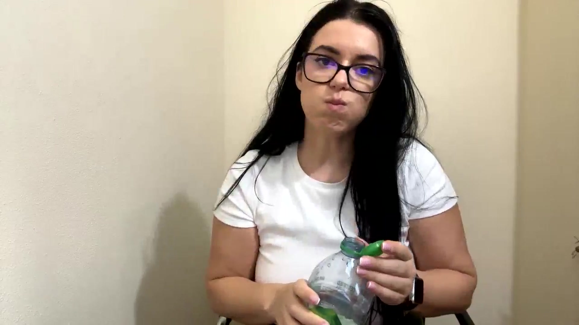 Gallery image thumbnail from xoxEmilyxoxx's myfreecams stream on, 09/30/2024, 17:22 image 12 of 20