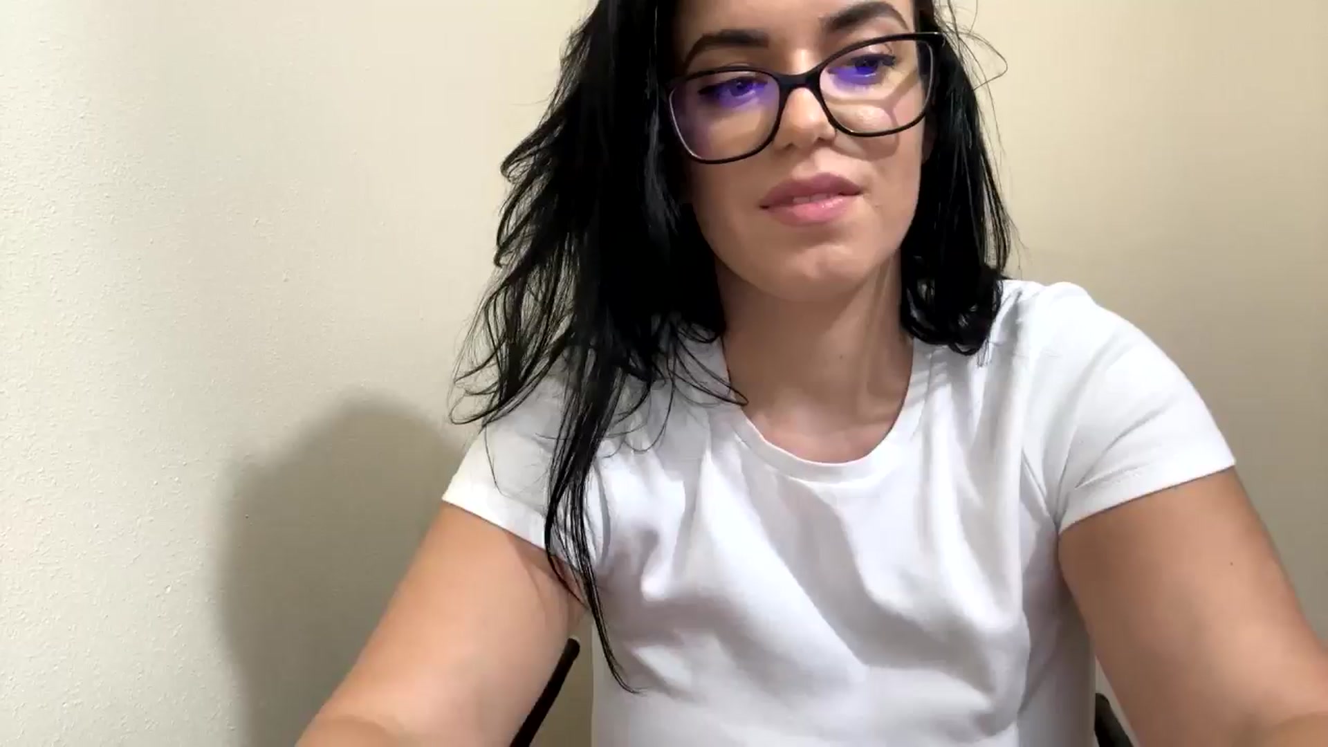 Gallery image thumbnail from xoxEmilyxoxx's myfreecams stream on, 09/30/2024, 17:22 image 1 of 20