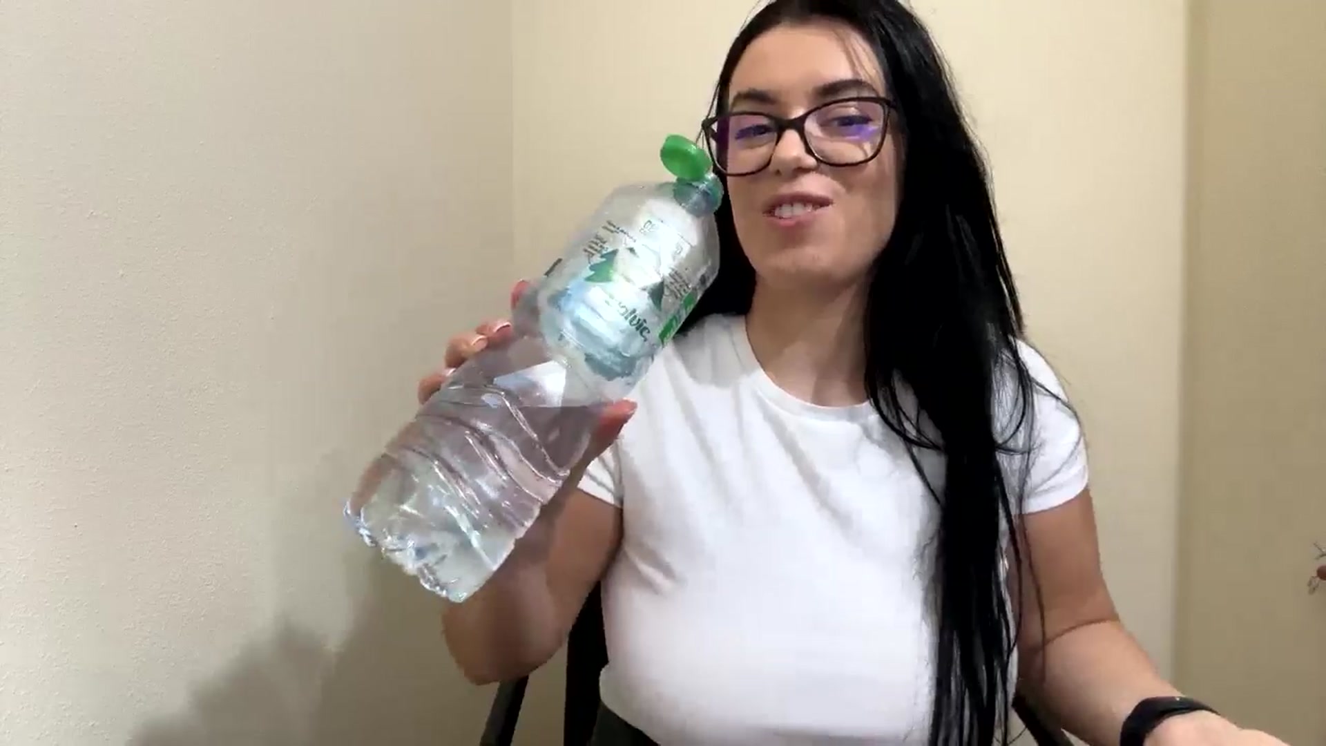 Gallery image thumbnail from xoxEmilyxoxx's myfreecams stream on, 09/30/2024, 17:22 image 11 of 20