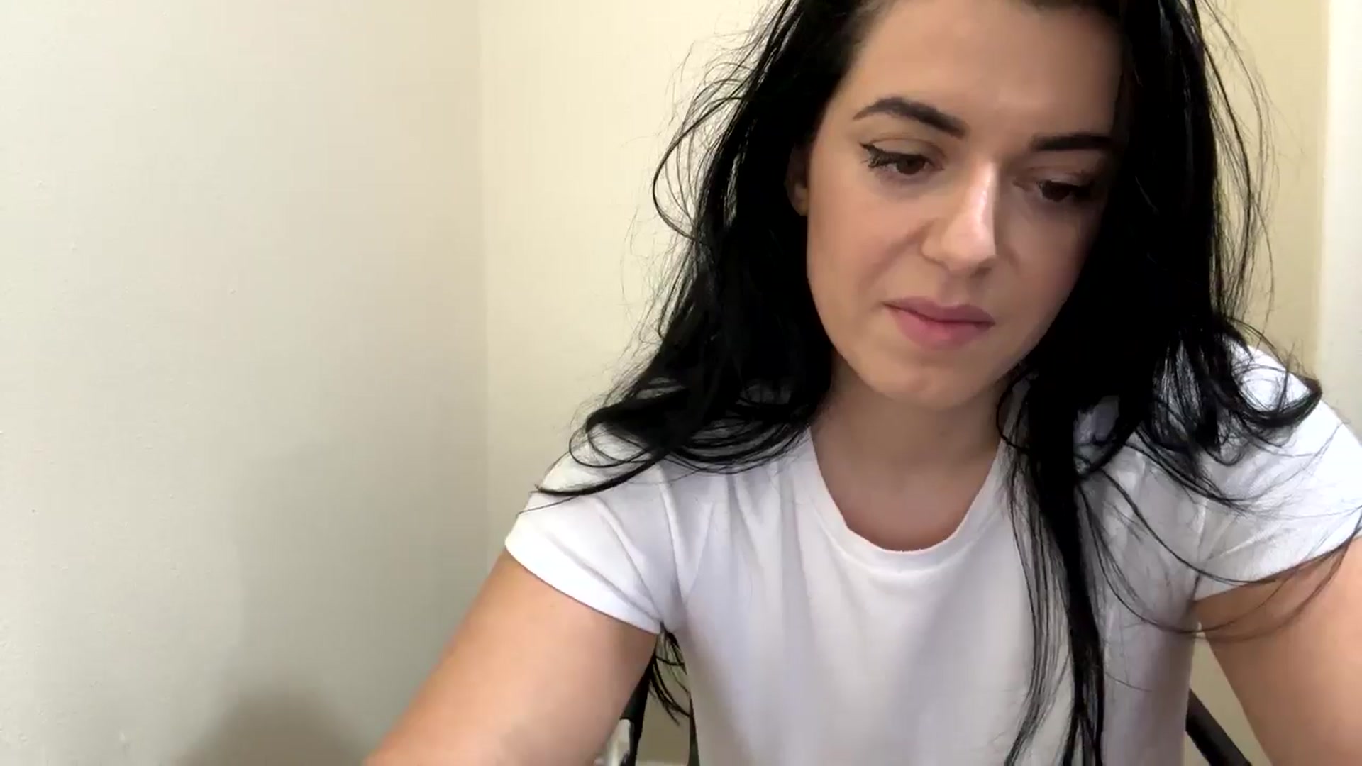Gallery image thumbnail from xoxEmilyxoxx's myfreecams stream on, 09/30/2024, 17:22 image 18 of 20