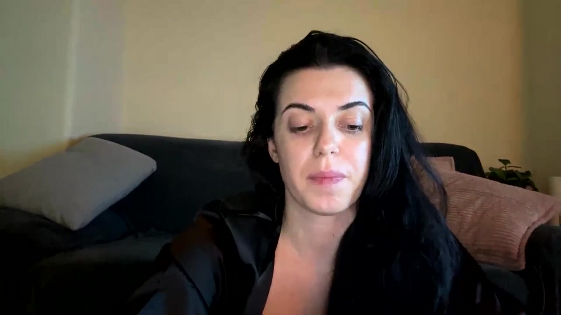Gallery image thumbnail from xoxEmilyxoxx's myfreecams stream on, 10/04/2024, 01:52 image 18 of 20