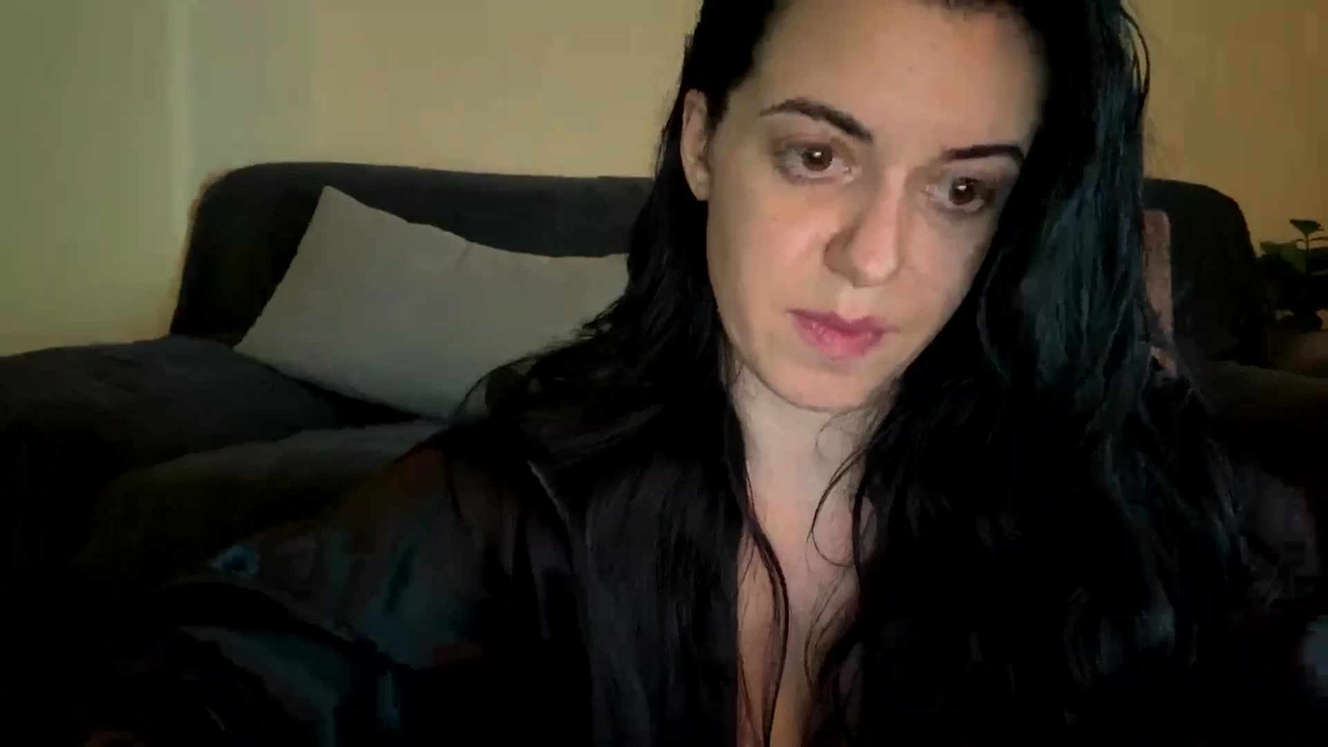 Gallery image thumbnail from xoxEmilyxoxx's myfreecams stream on, 10/04/2024, 01:52 image 6 of 20
