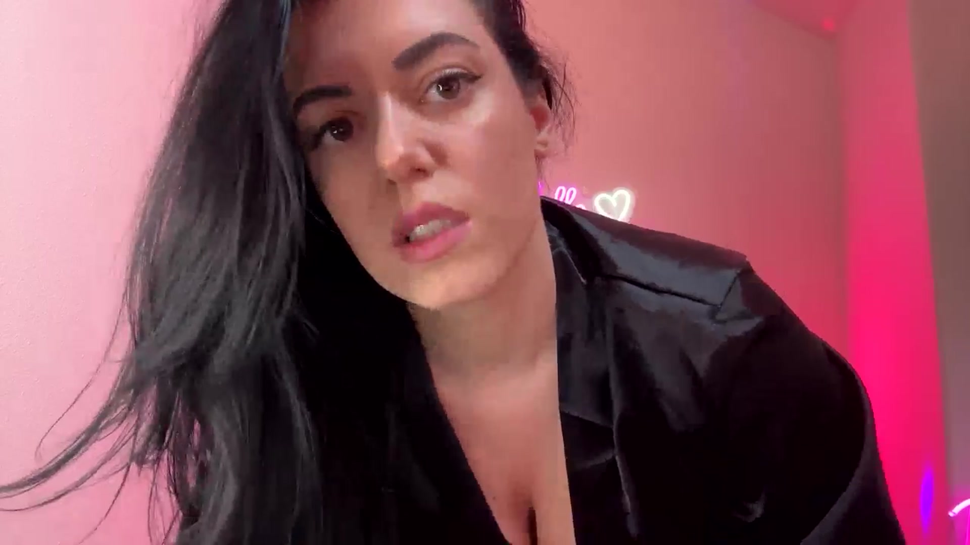 Gallery image thumbnail from xoxEmilyxoxx's myfreecams stream on, 10/11/2024, 14:24 image 20 of 20
