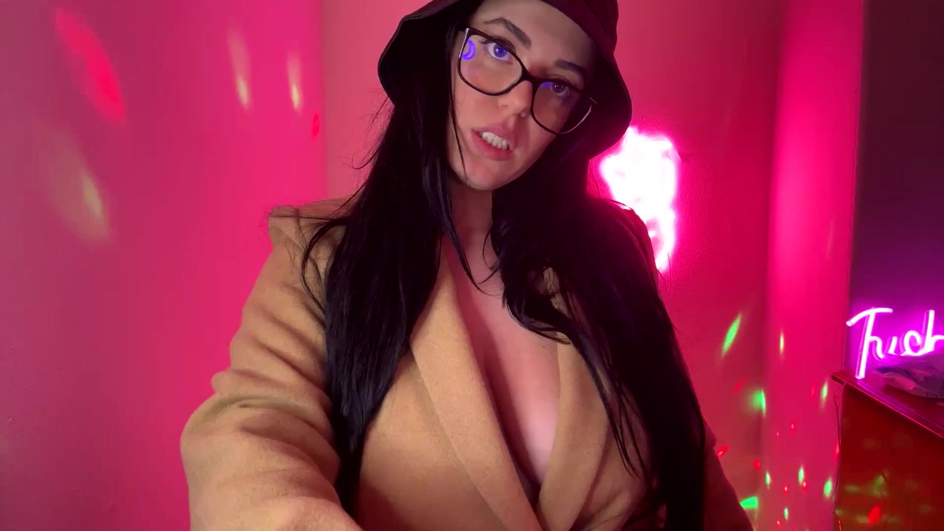 Gallery image thumbnail from xoxEmilyxoxx's myfreecams stream on, 10/11/2024, 17:45 image 1 of 20