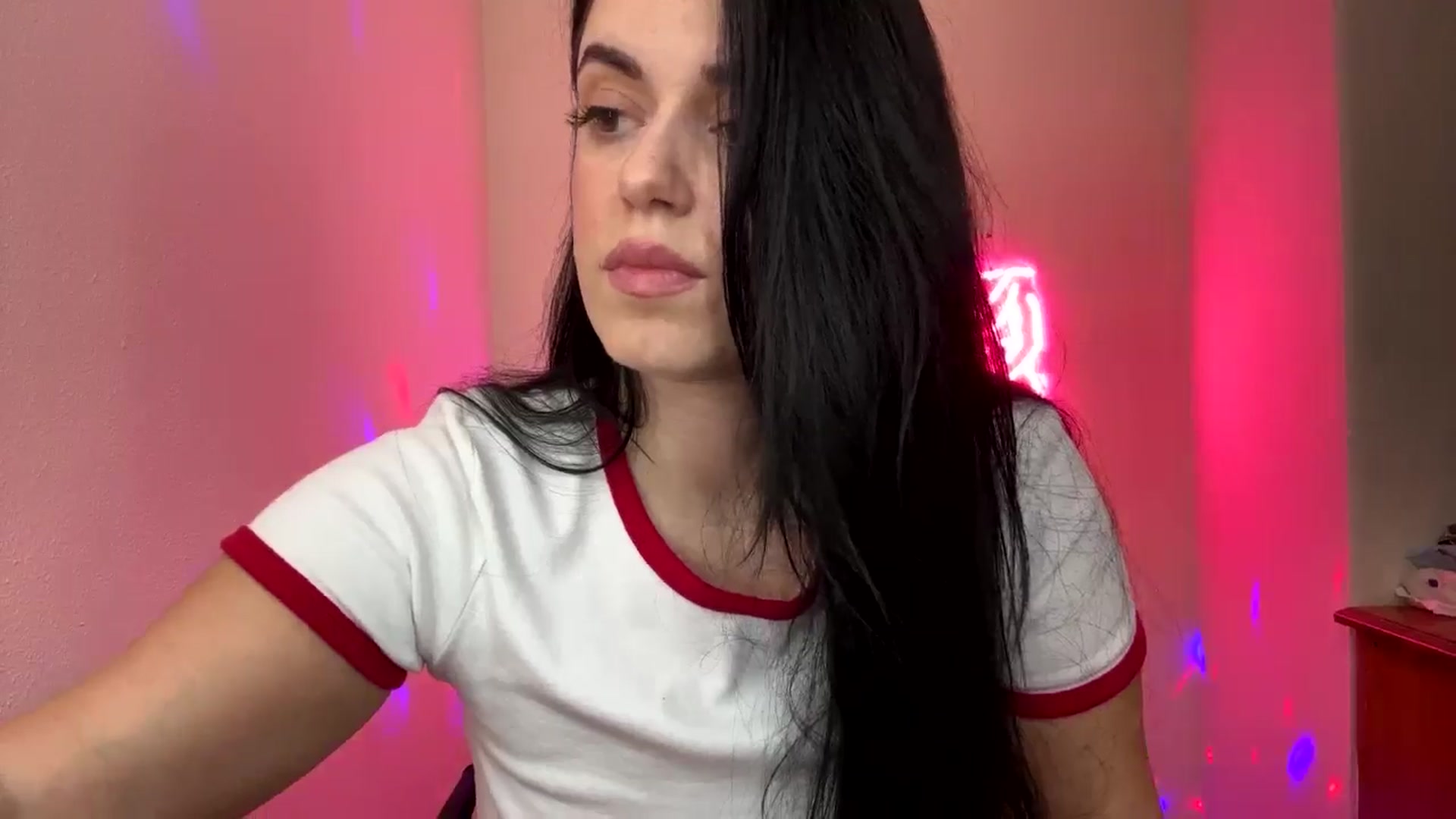 Gallery image thumbnail from xoxEmilyxoxx's myfreecams stream on, 10/15/2024, 16:05 image 10 of 20