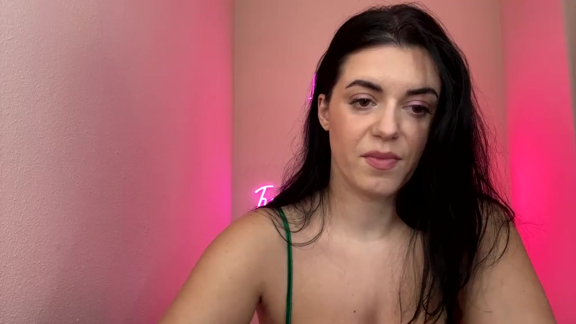 Gallery image thumbnail from xoxEmilyxoxx's myfreecams stream on, 10/16/2024, 16:02 image 8 of 20