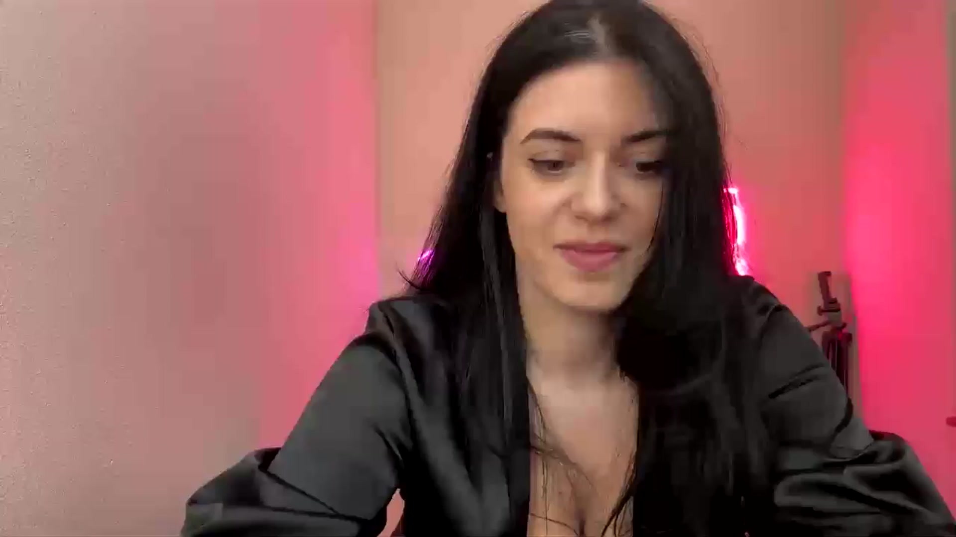 Gallery image thumbnail from xoxEmilyxoxx's myfreecams stream on, 10/18/2024, 14:35 image 14 of 20