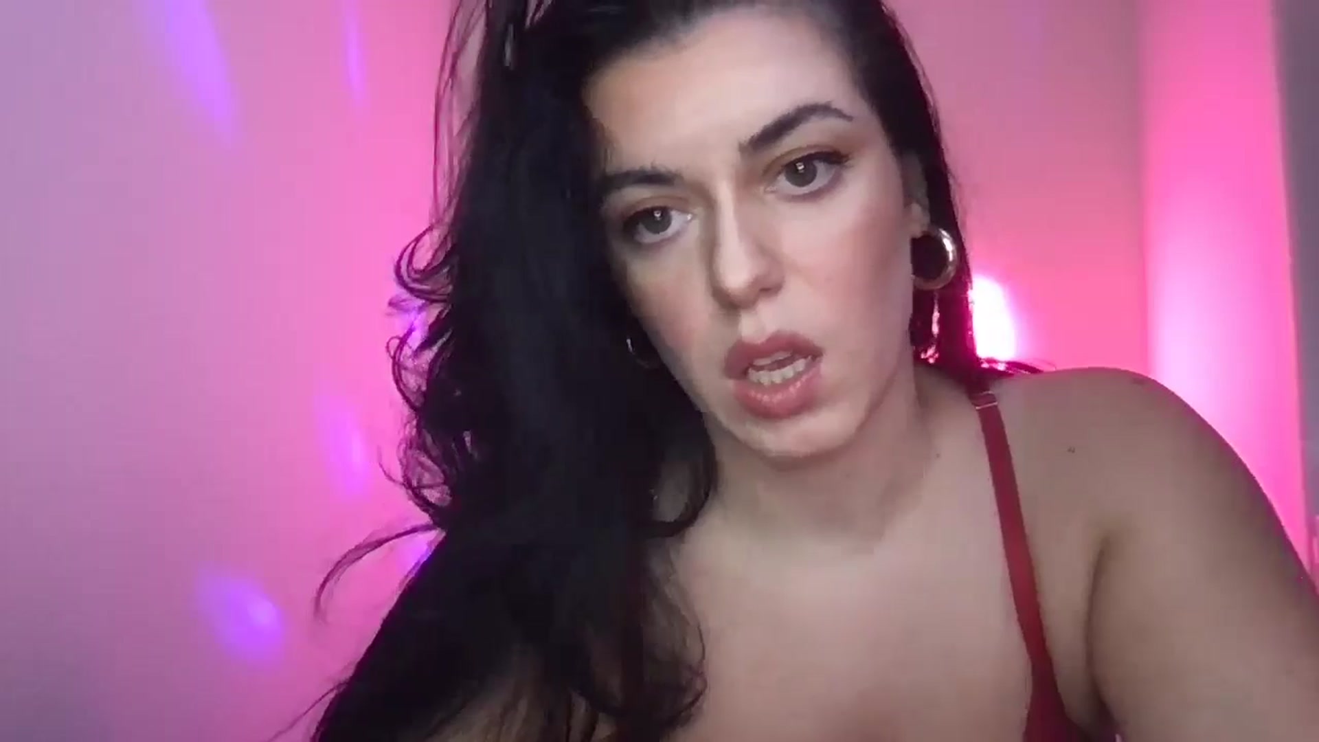 Gallery image thumbnail from xoxEmilyxoxx's myfreecams stream on, 10/22/2024, 15:18 image 7 of 20