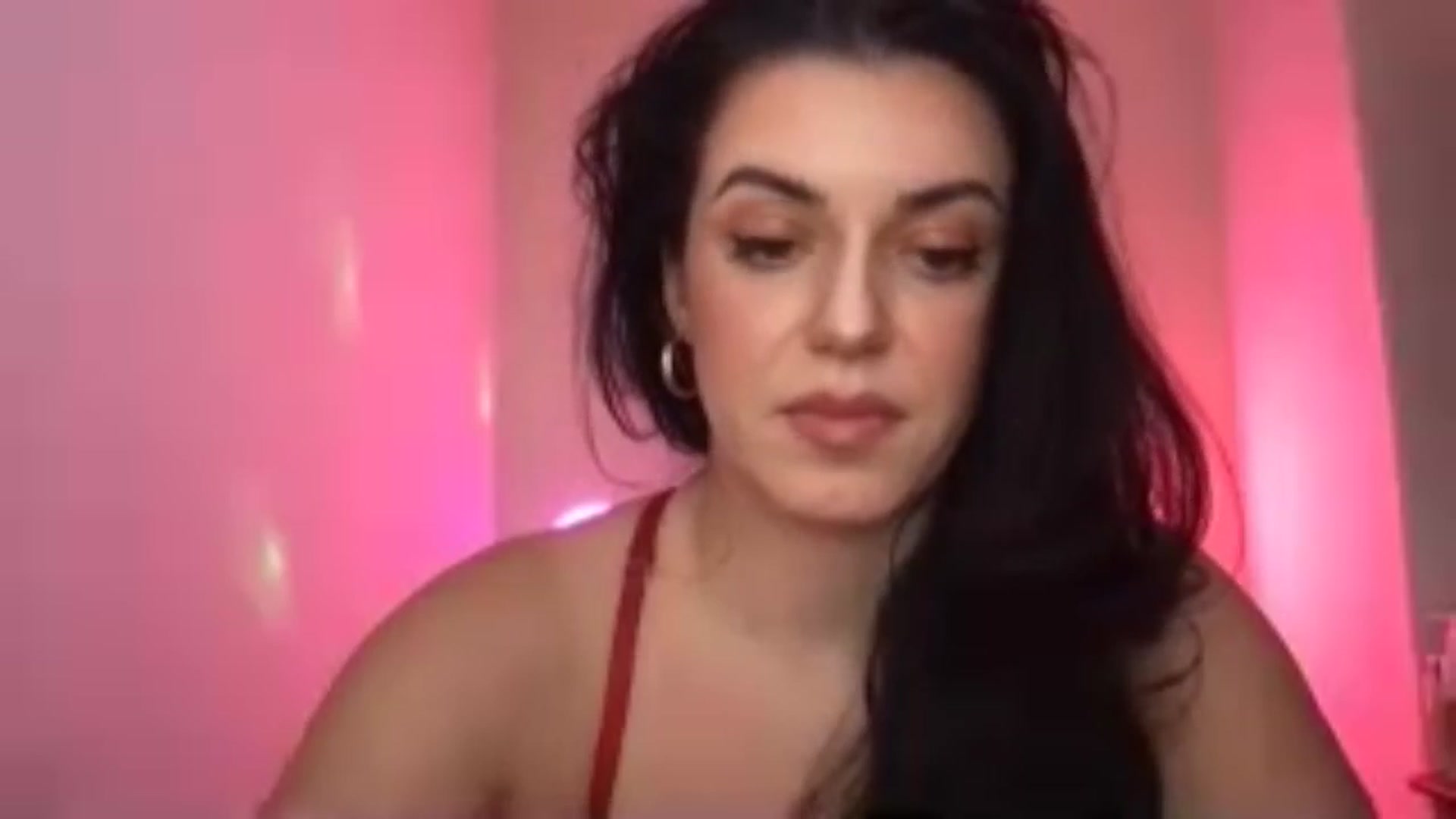 Gallery image thumbnail from xoxEmilyxoxx's myfreecams stream on, 10/22/2024, 15:44 image 10 of 20