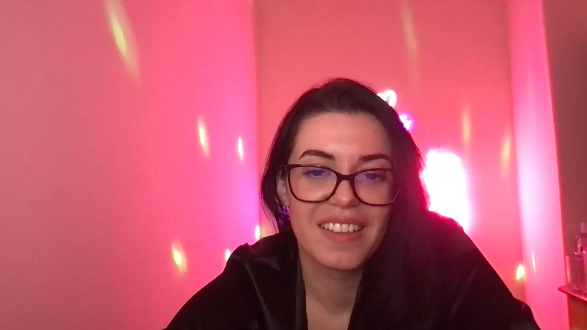 Gallery image thumbnail from xoxEmilyxoxx's myfreecams stream on, 10/28/2024, 01:07 image 4 of 20